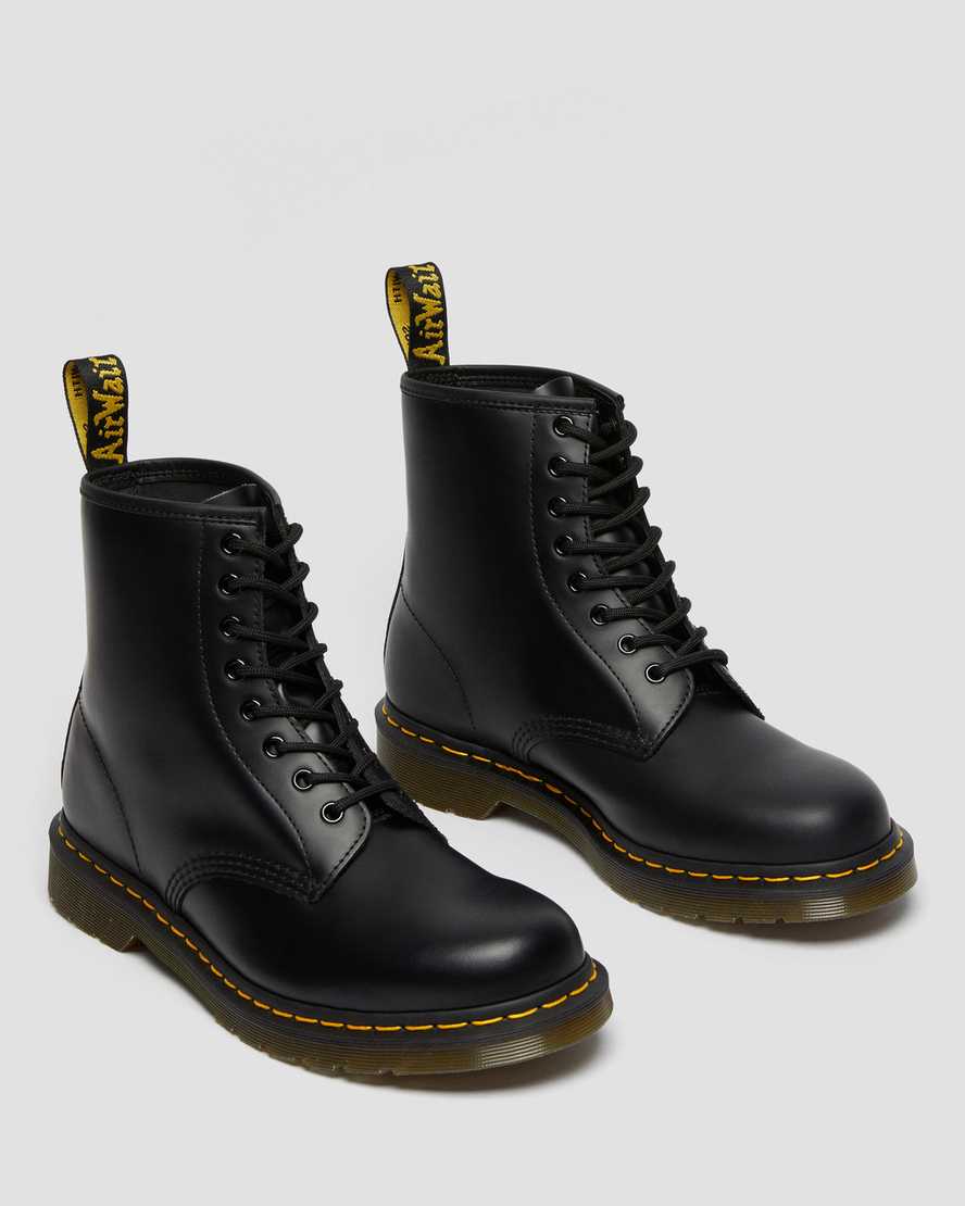 1460 BLACK1460 Smooth Leather Lace Up Boots Dr. Martens