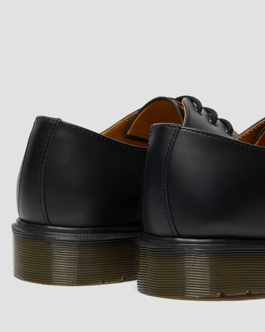 https://i1.adis.ws/i/drmartens/11839002.88.jpg?$large$1461 Plain Welt Smooth Leather Oxford Shoes | Dr Martens
