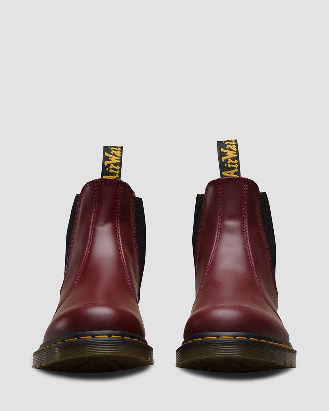 2976 yellow stitch smooth leather chelsea boots size 7