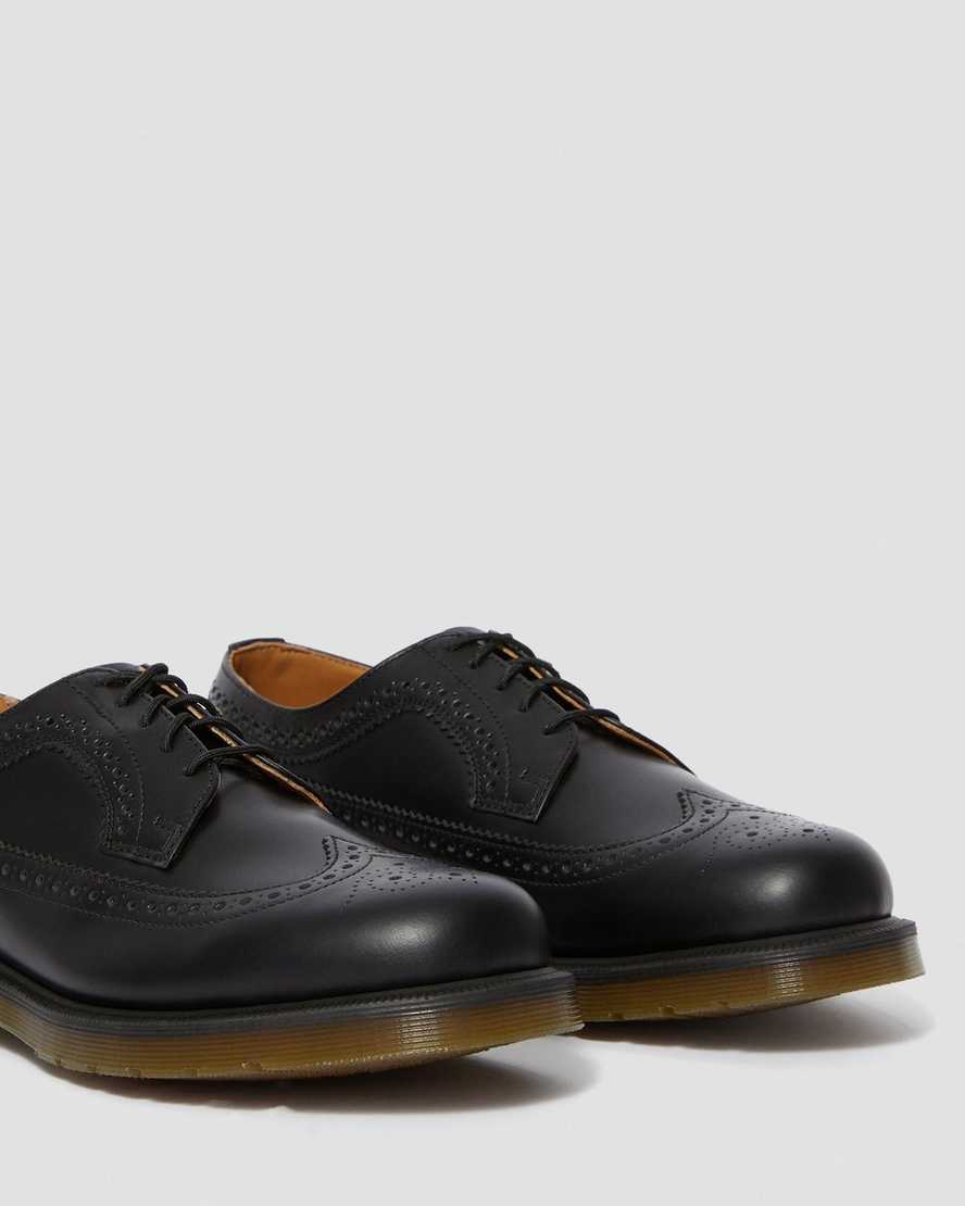 3989 SMOOTH LEATHER BROGUE SHOES | Dr. Martens Official