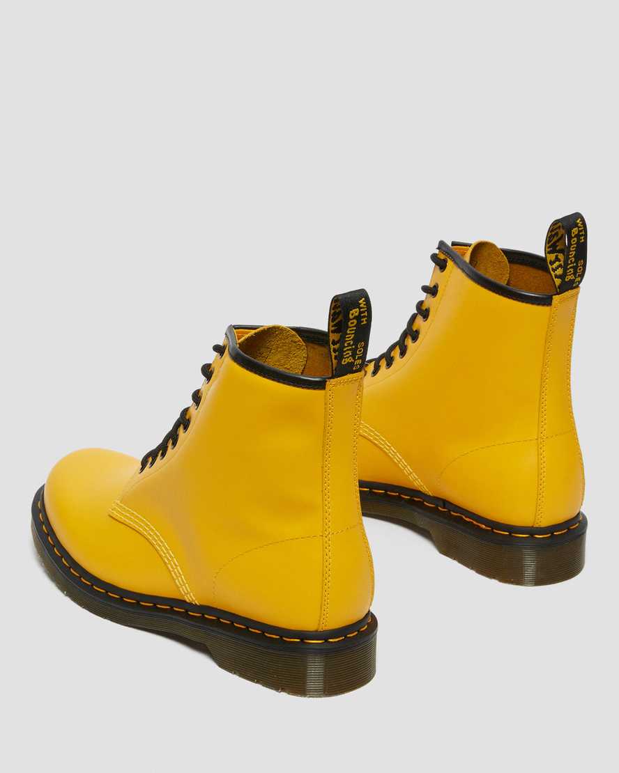 https://i1.adis.ws/i/drmartens/24614700.88.jpg?$large$1460 Smooth Leather Lace Up Boots | Dr Martens