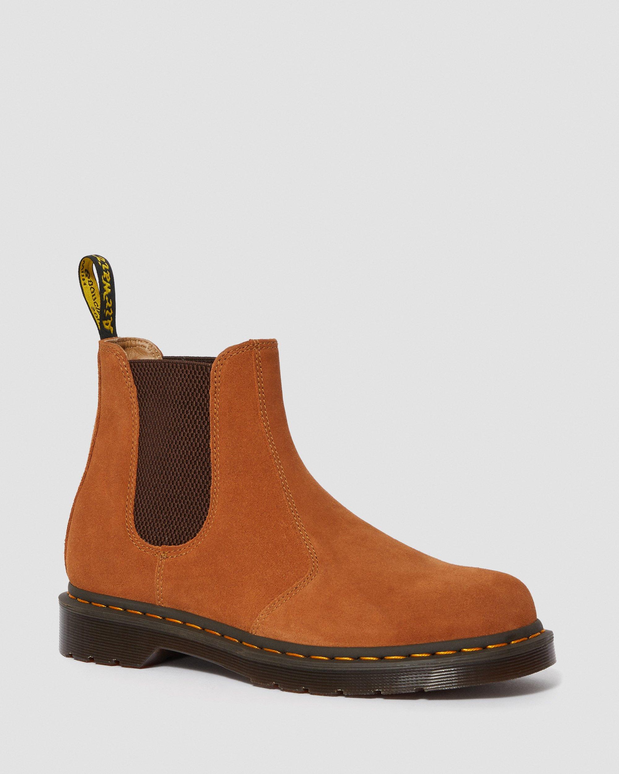 chelsea boots in suede