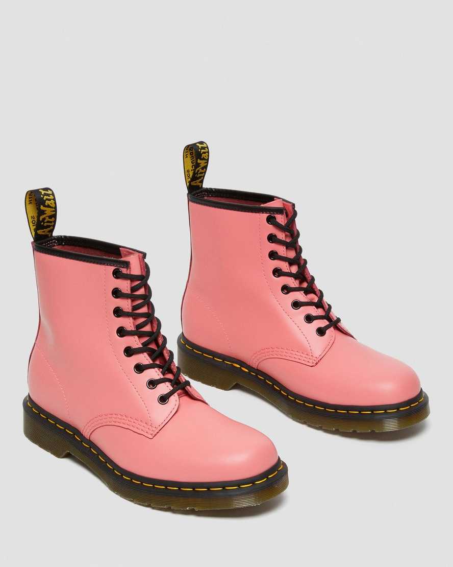 https://i1.adis.ws/i/drmartens/25714653.87.jpg?$large$1460 Smooth Leather Lace Up Boots | Dr Martens