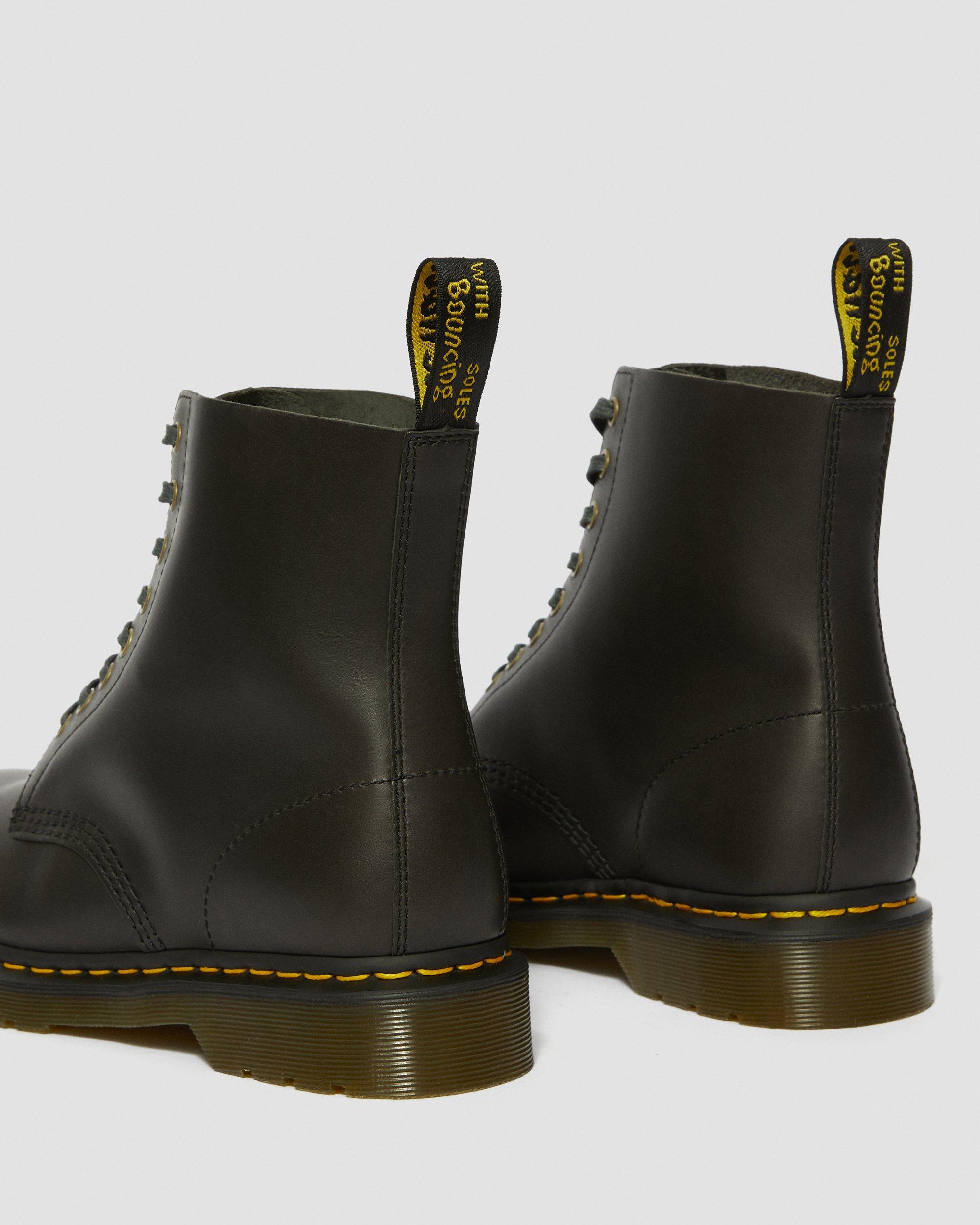 1460 Pascal Classico Leather Lace Up Boots | Dr. Martens