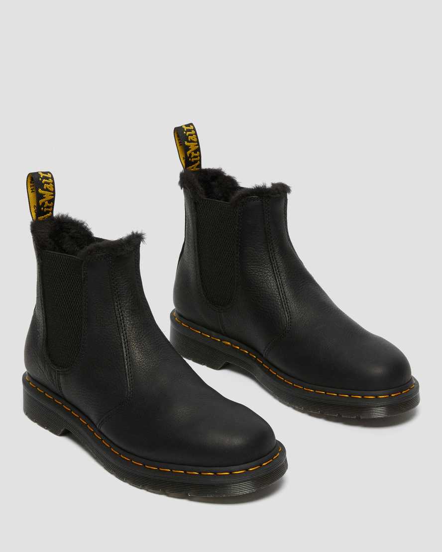 https://i1.adis.ws/i/drmartens/26333001.87.jpg?$large$2976 Faux Fur Lined Chelsea Boots | Dr Martens
