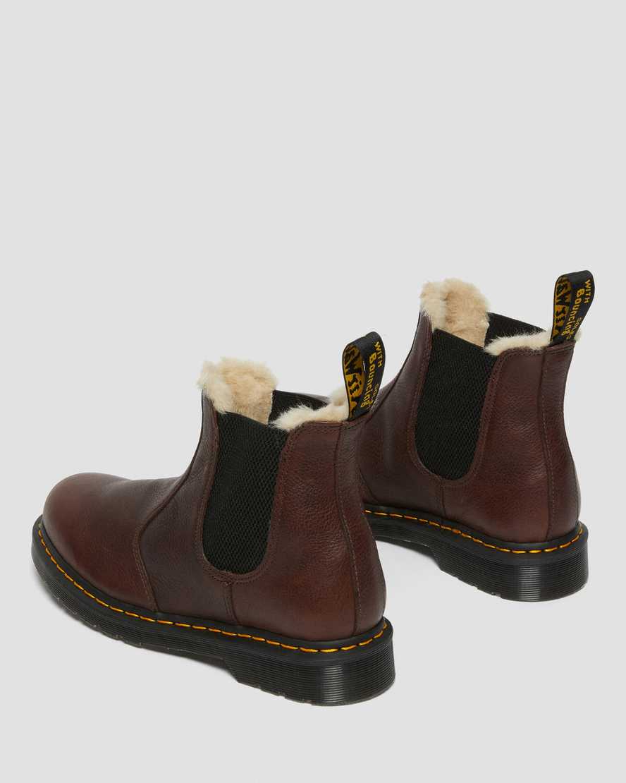 https://i1.adis.ws/i/drmartens/26333257.87.jpg?$large$2976 Faux Fur Lined Chelsea Boots | Dr Martens