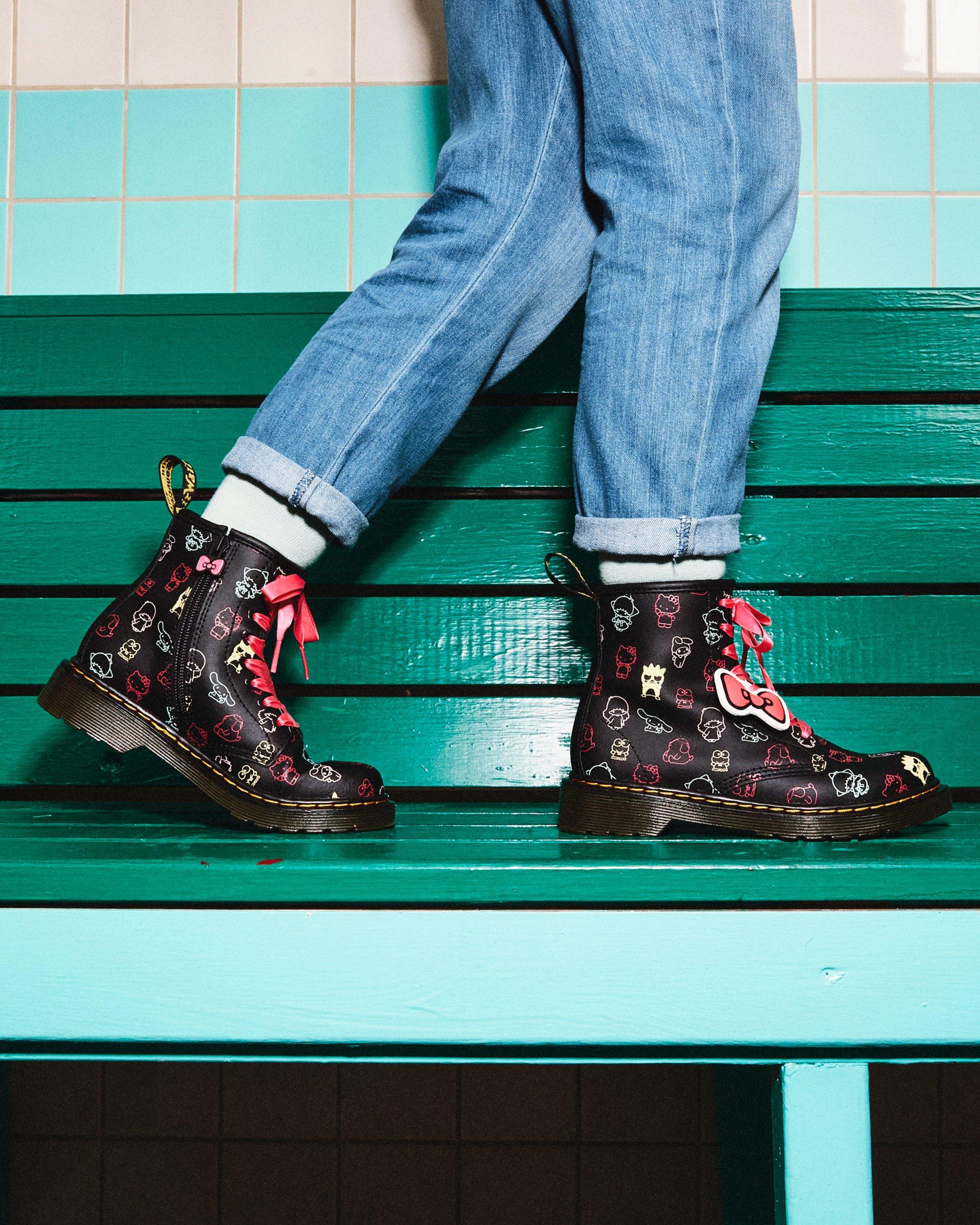 hello kitty & friends 1460 smooth leather lace up boots