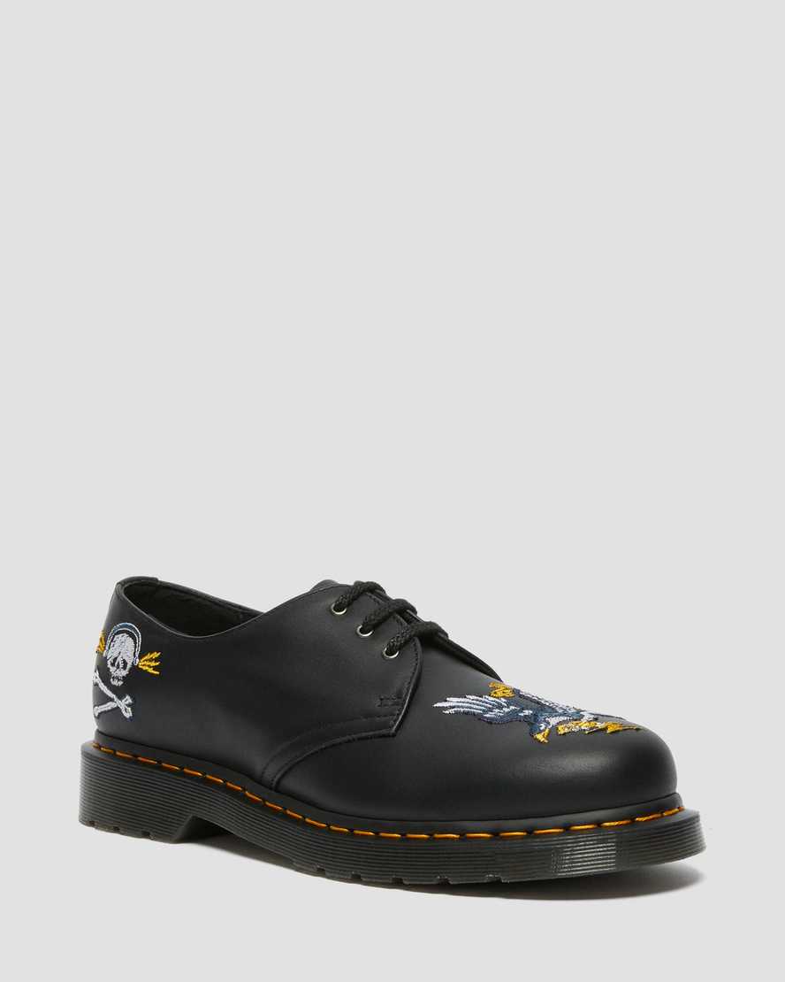 https://i1.adis.ws/i/drmartens/26932001.88.jpg?$large$1461 Souvenir Zapatos Bordados de Cuero | Dr Martens