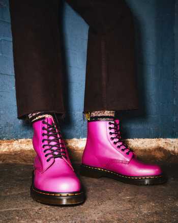 1460 Smooth Leather Lace Up Boots | Dr. Martens