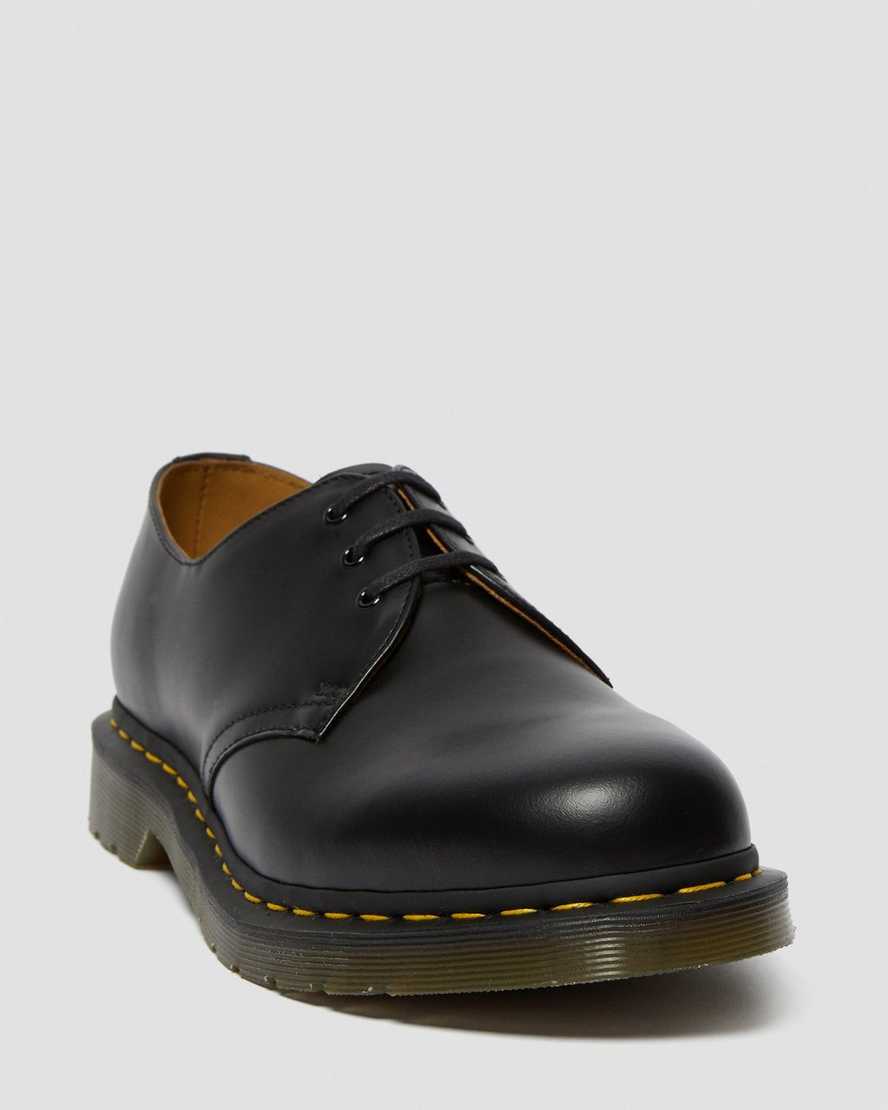 26 INCH WAXED FLAT SHOE LACES (3 EYE) | Dr. Martens Official