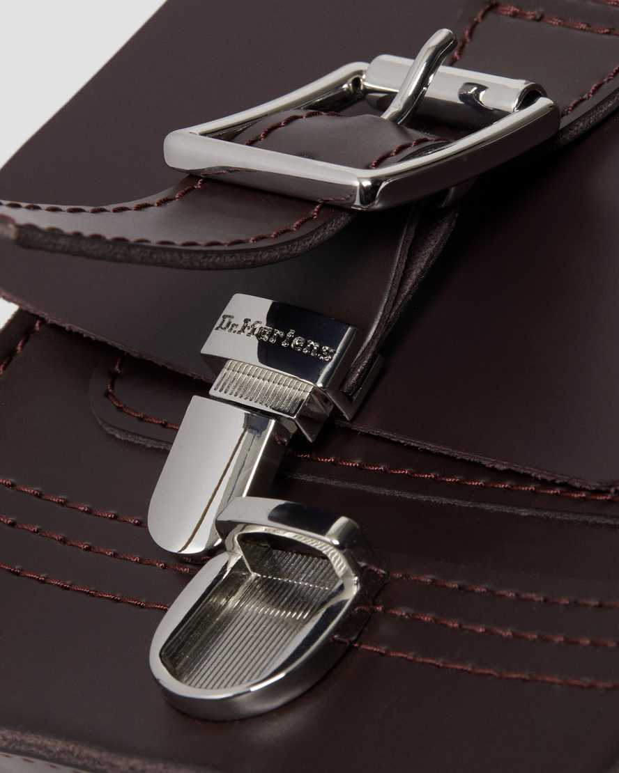 Leather Vertical Crossbody BagSac bandoulière vertical en cuir | Dr Martens