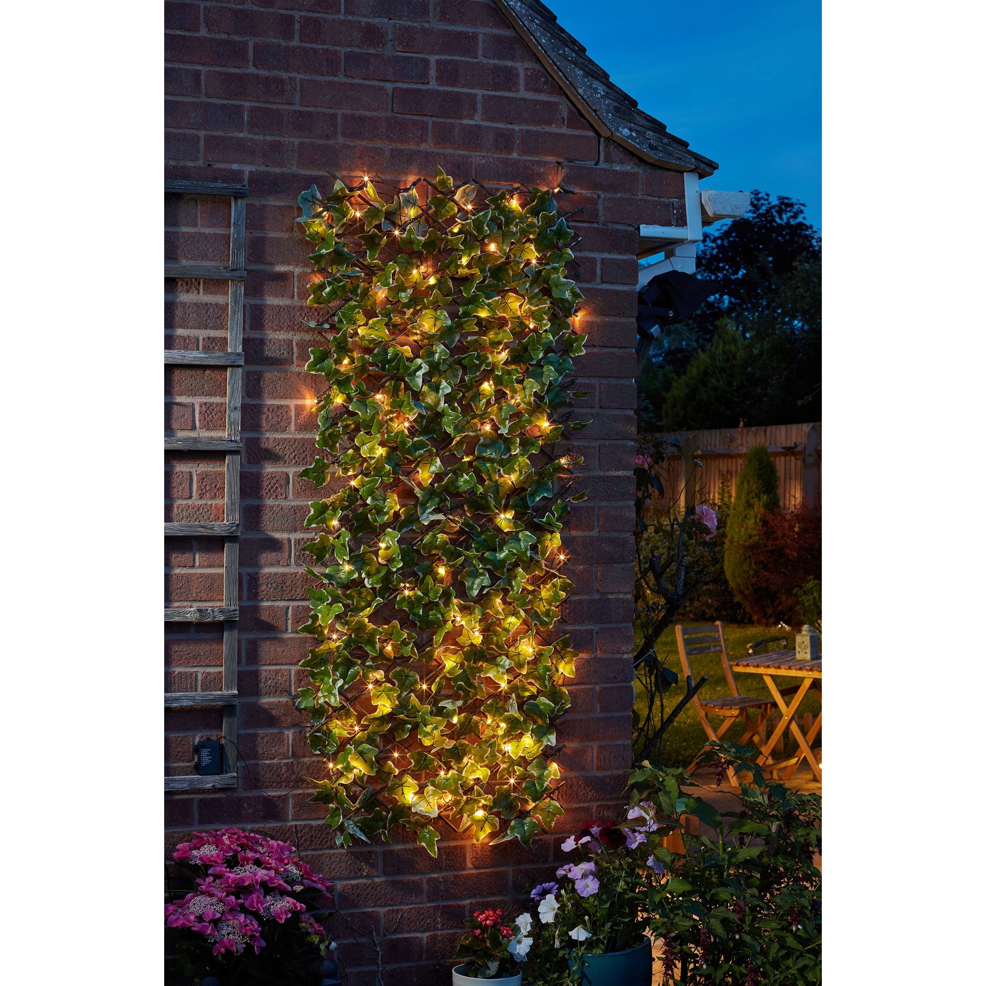 Image of 50 LED Solar Ivy Trellis