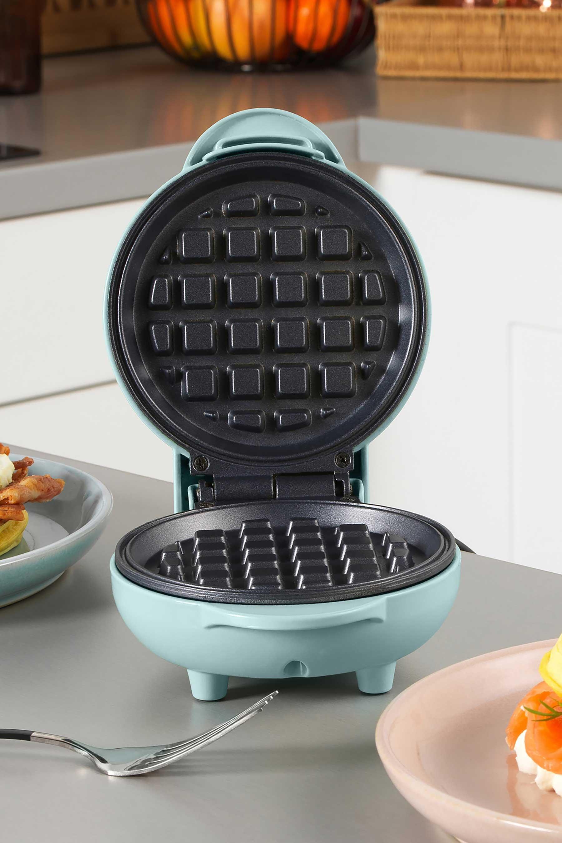 Giles & Posner 550W Sorbet Blue Non Stick Mini Waffle Maker