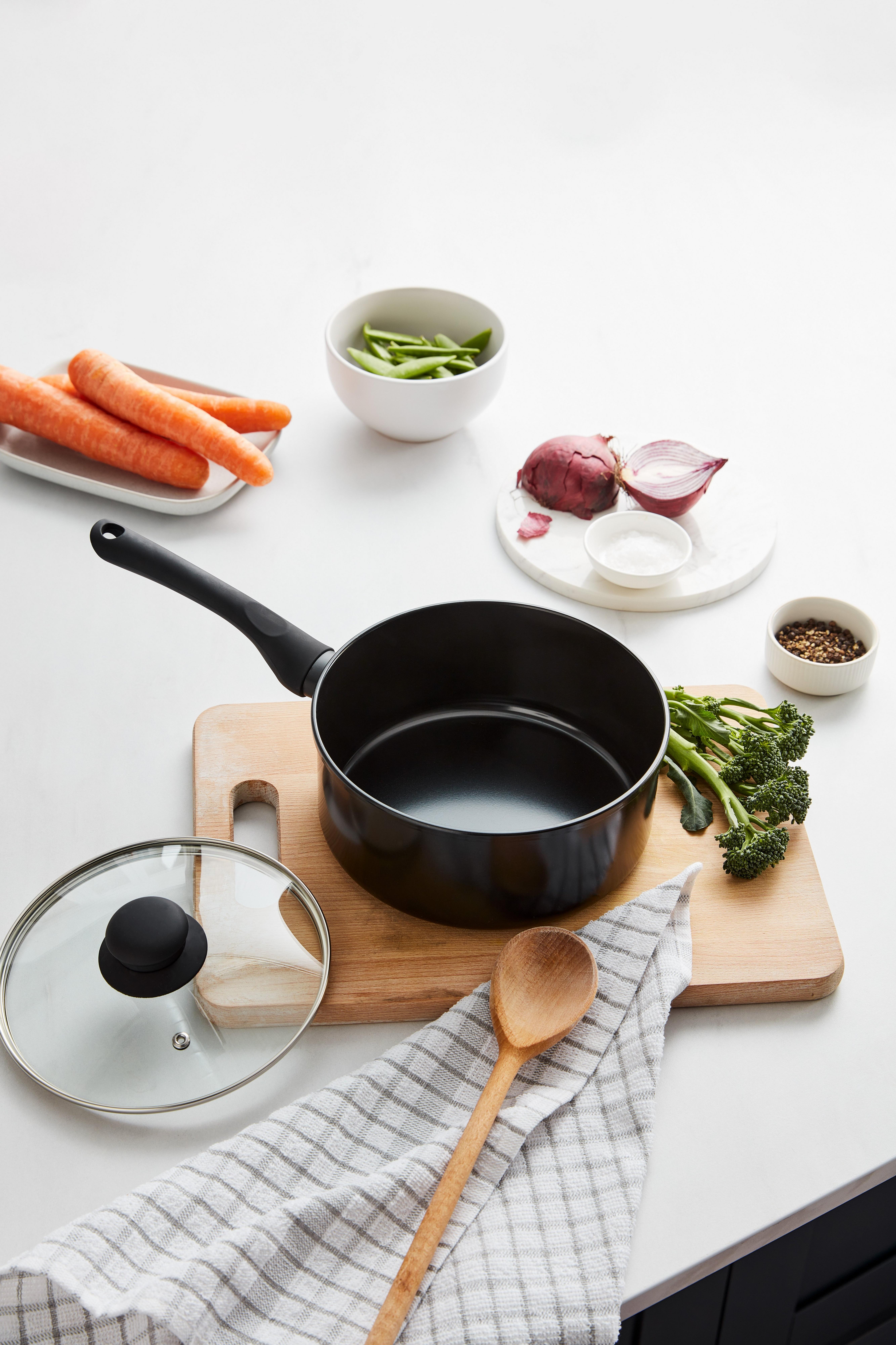 Homelife Non-Stick Saucepan with Lid