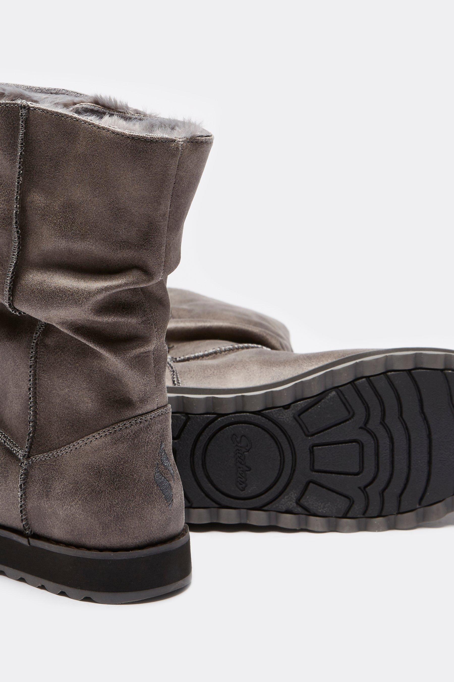 studio skechers boots