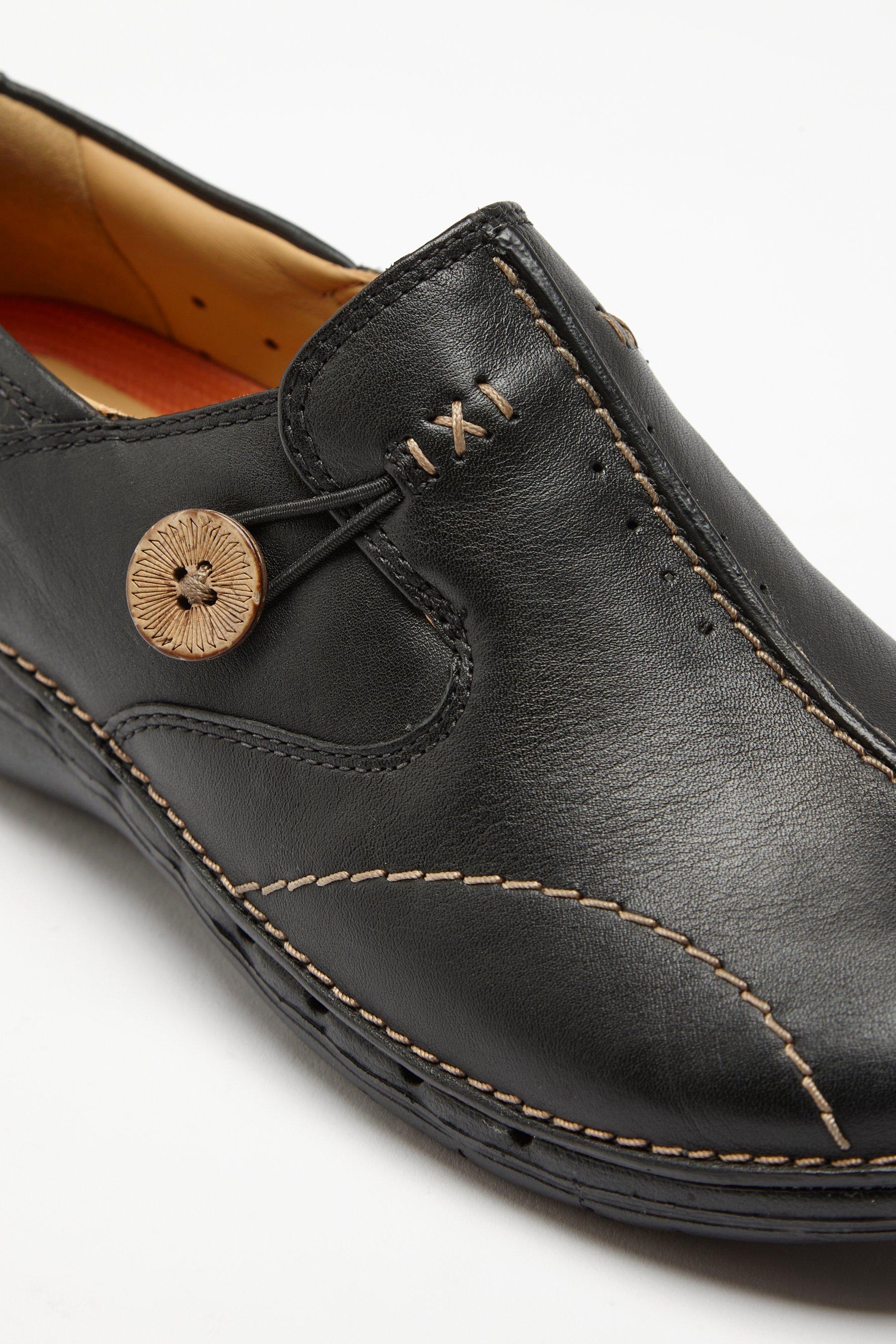 clarks un loop wide fit