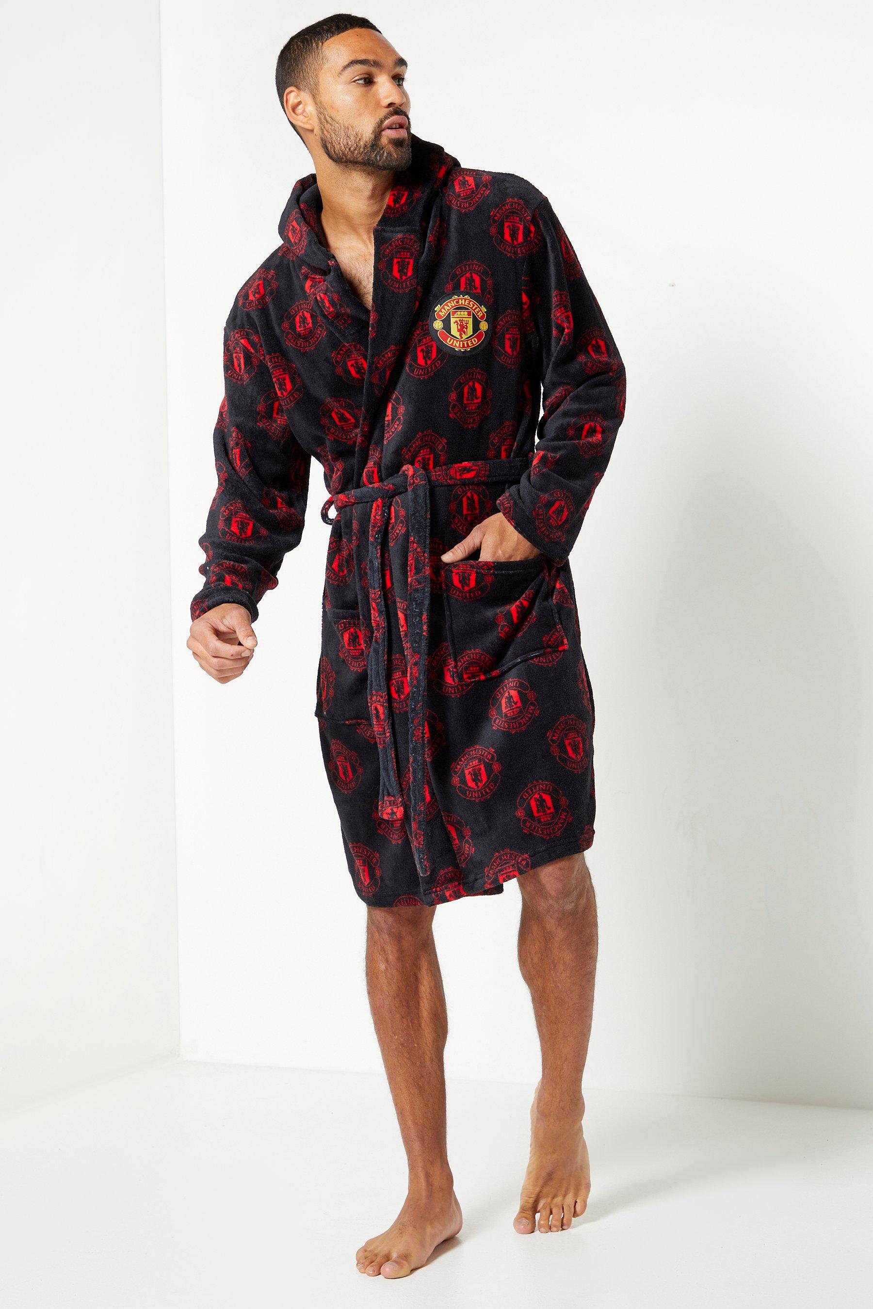 Update more than 126 man united dressing gown camera.edu.vn