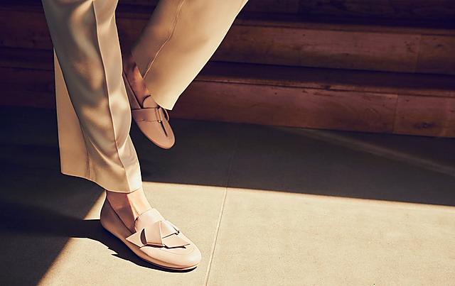 Fitflop Lena Loafer with knot detail in mink colour