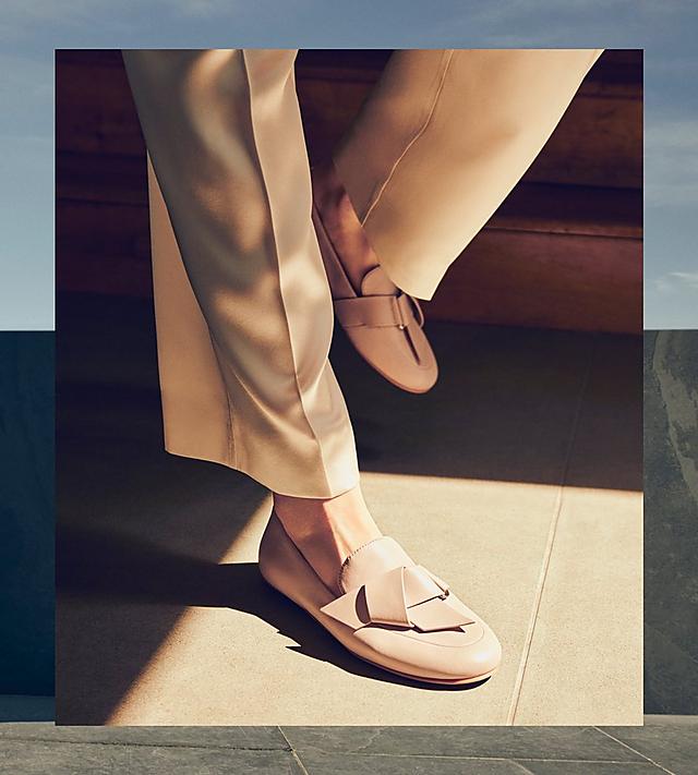 Fitflop Classic womens leather loafer in nude with knot detail