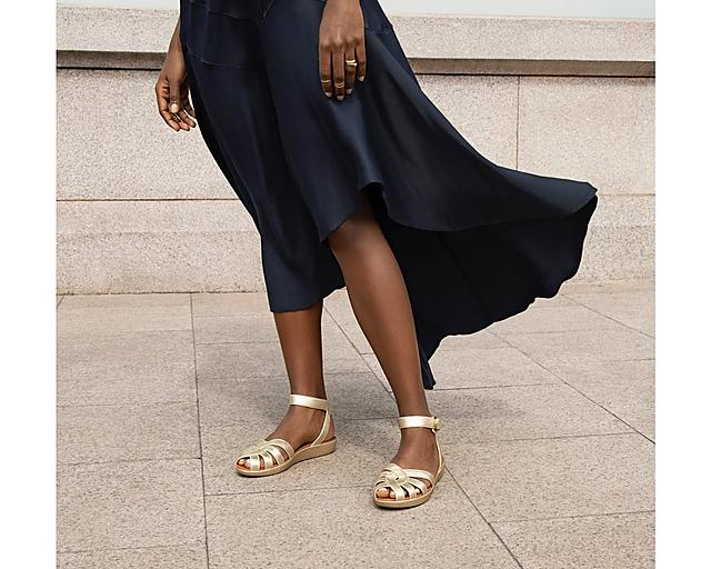 Fitflop weave leather closed toe sandals with back-strap in gold.