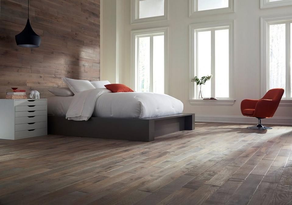 https://i1.adis.ws/i/flooranddecor/100084094_timberclick-agate-oak-locking-solid-hardwood-wood-on-walls-floor_room?w=959&fmt=jpg&fmt.jpeg.interlaced=true&qlt=70