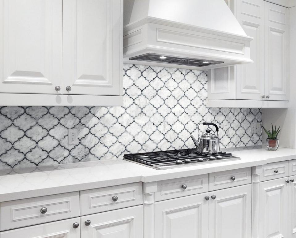 Moving In Refresh Your New Space 4 Quick Ways Floor Decor S Selection Of Backsplash Tile Is The Perfect Place To Look For Unique Designs And Patterns Like Viviano Marmo Provence Carrara Water Jet
