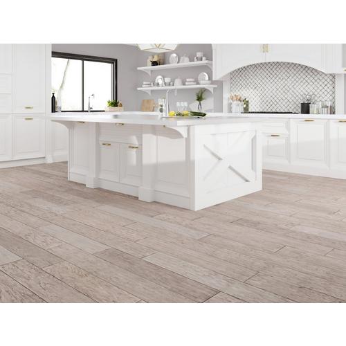 Hickory Snow Handscraped Locking Engineered Hardwood 1 2in X 6