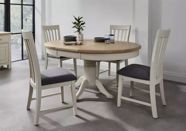 Angeles Round Extending Dining Table And 4 Wooden Dining Chairs Furnitureland Furniture Village
