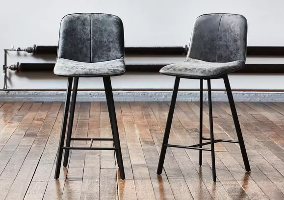 Bar stools in store near deals me