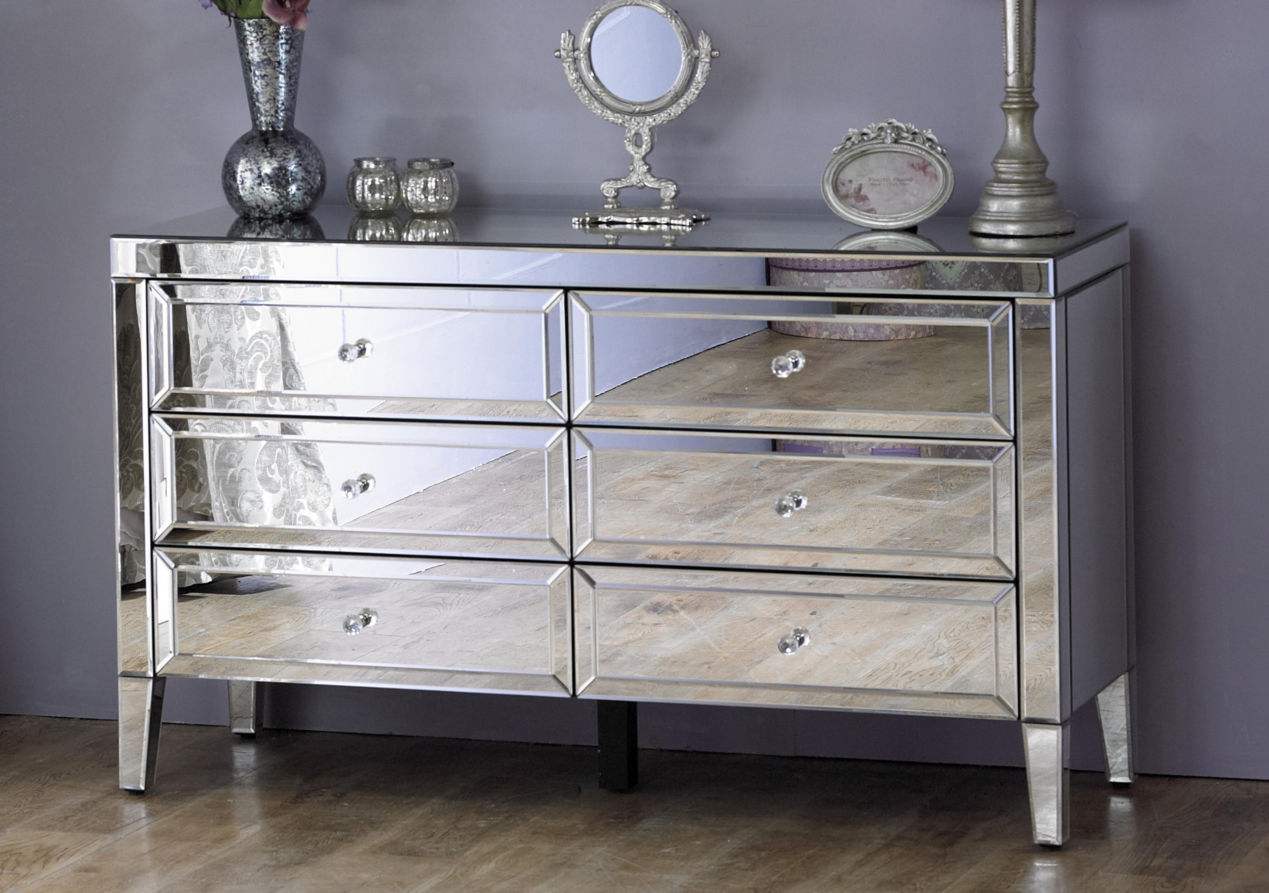 Chest of drawers and outlet mirror