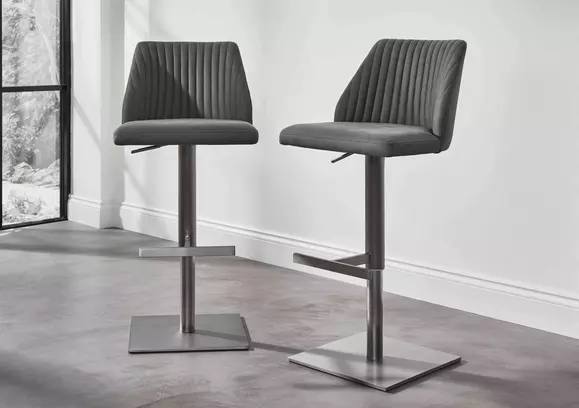 Armchair bar online stools