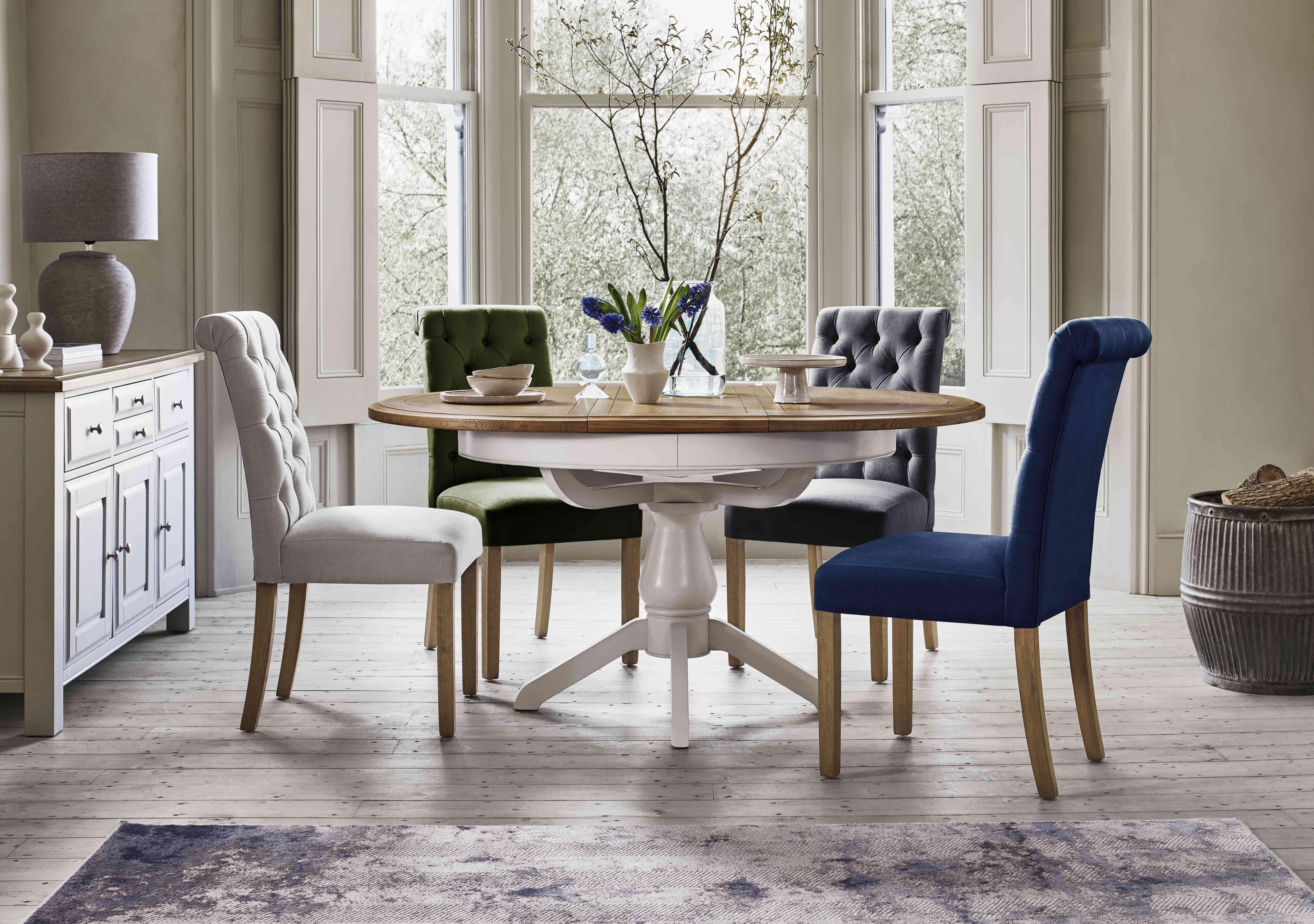 Round dining table and deals chairs for 6