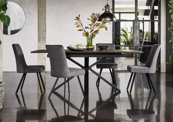 Helme extendable store dining table