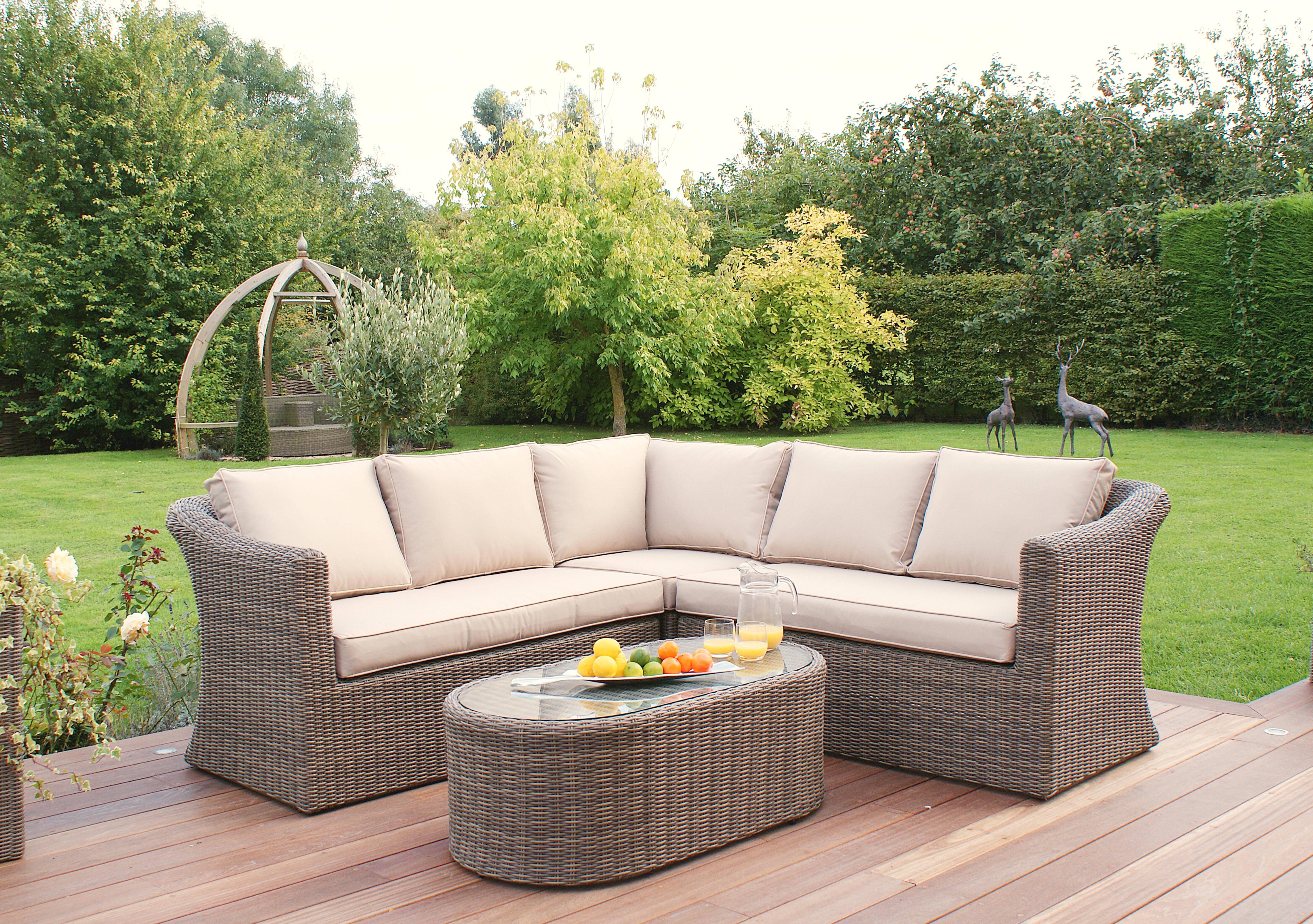 Small corner deals rattan garden furniture