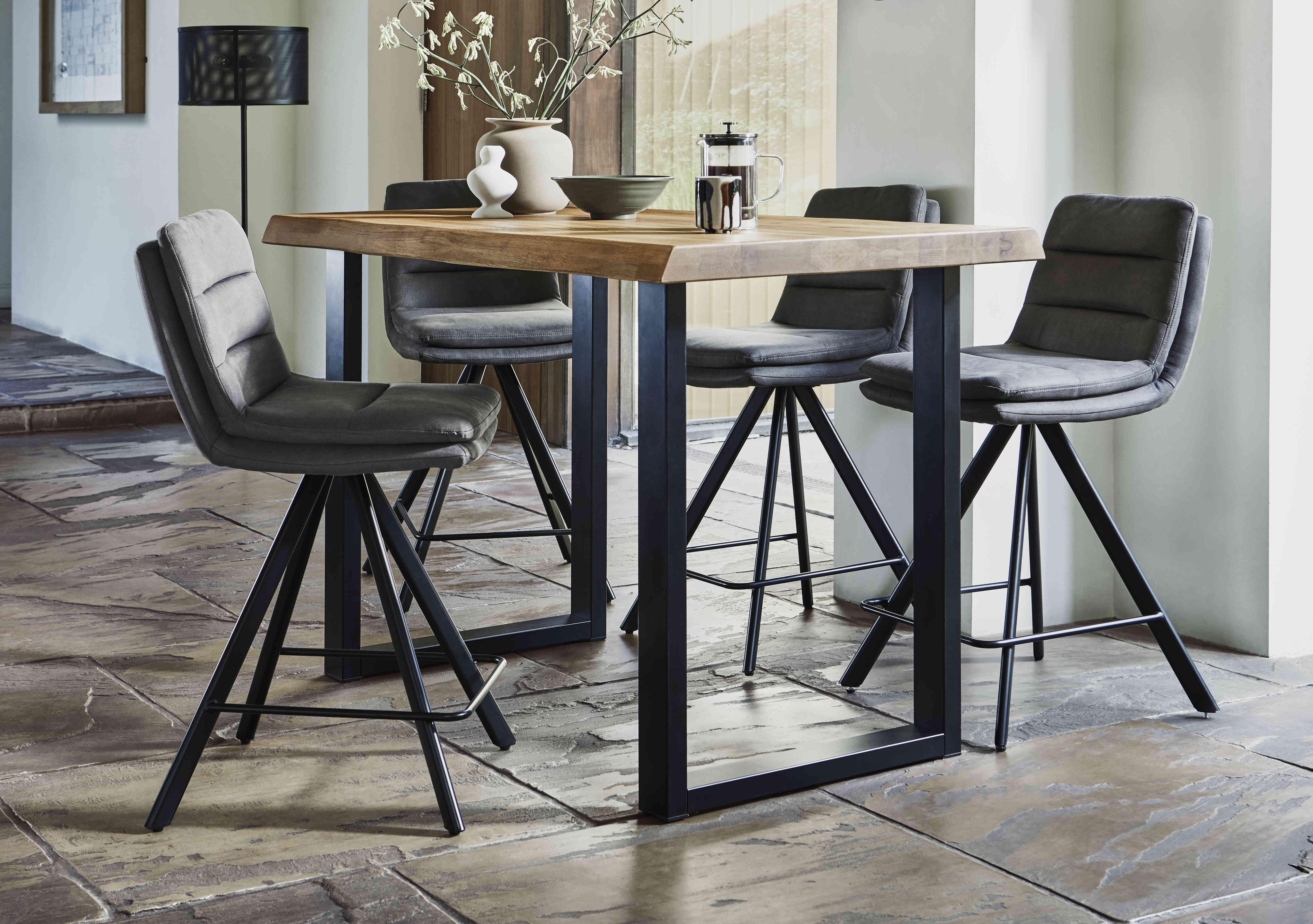 Round table discount with bar stools