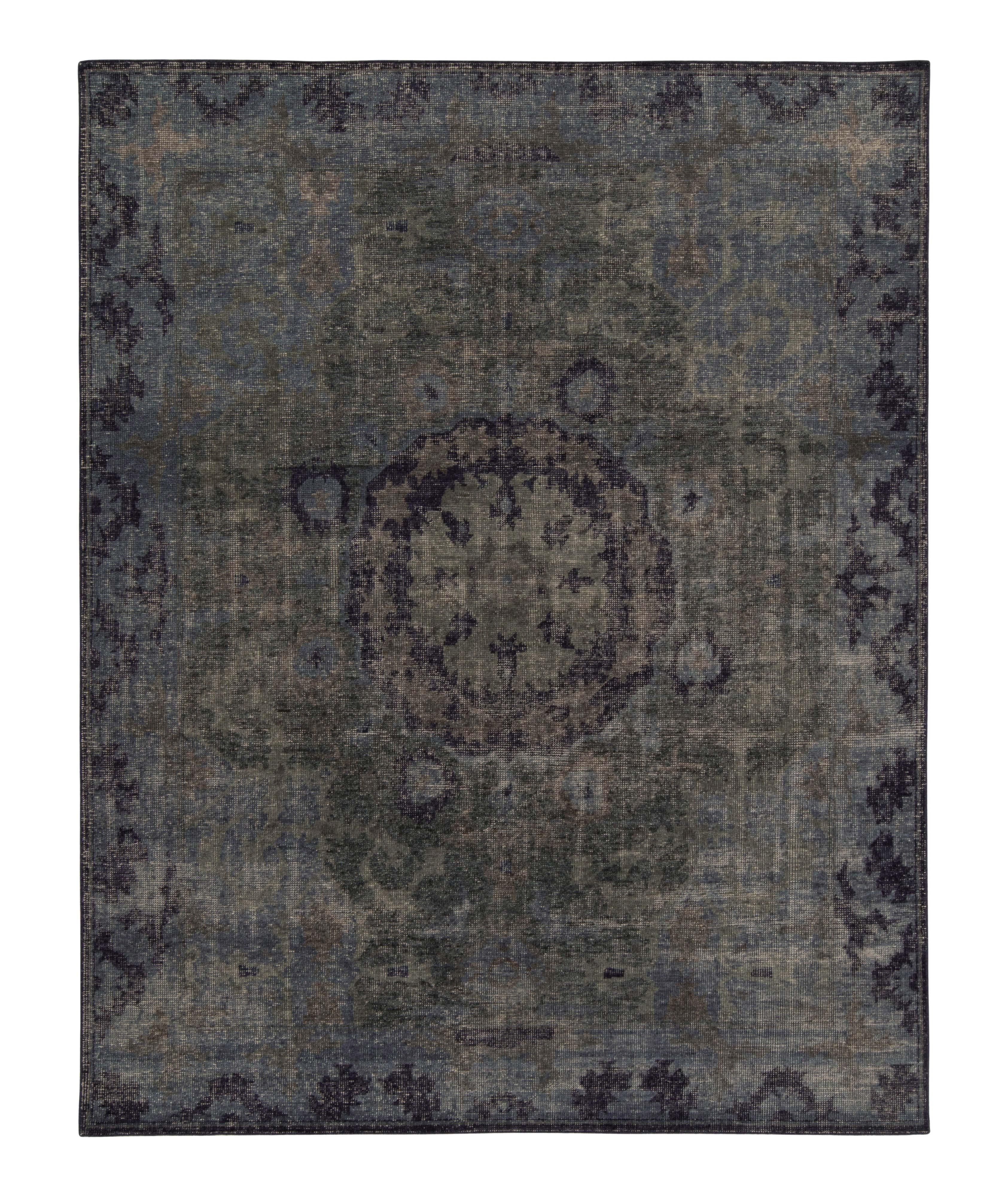 Distressed Style Rug In Medallion Pattern