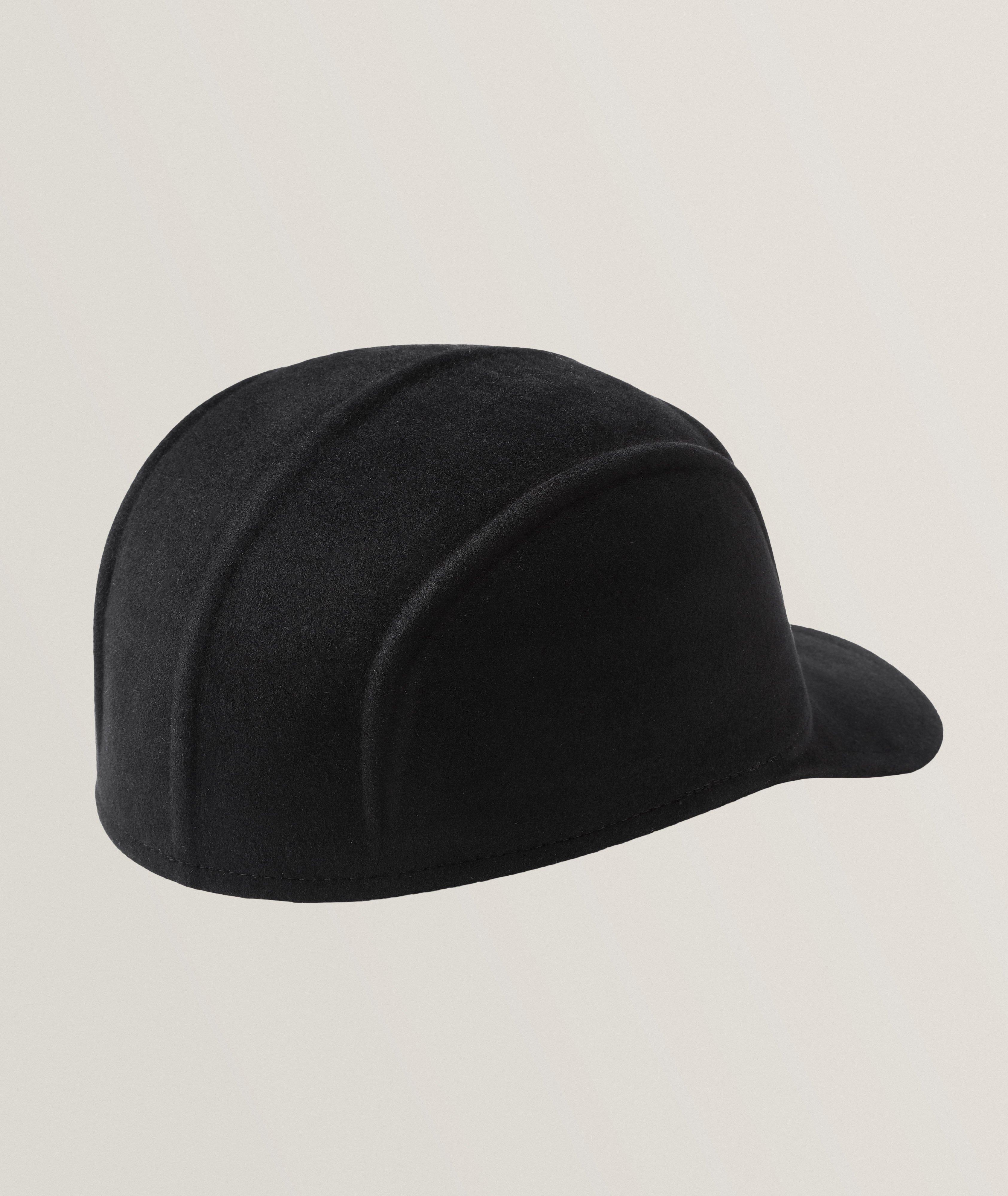 Black moulded monotomic melton flat cap