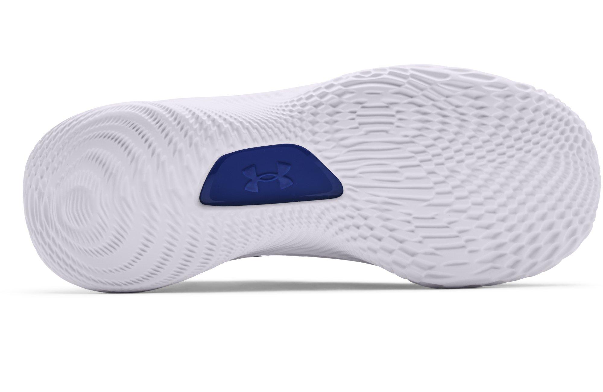 The rubberless UA Flow outsole of the UA Curry 8 Flow basketball shoe.
