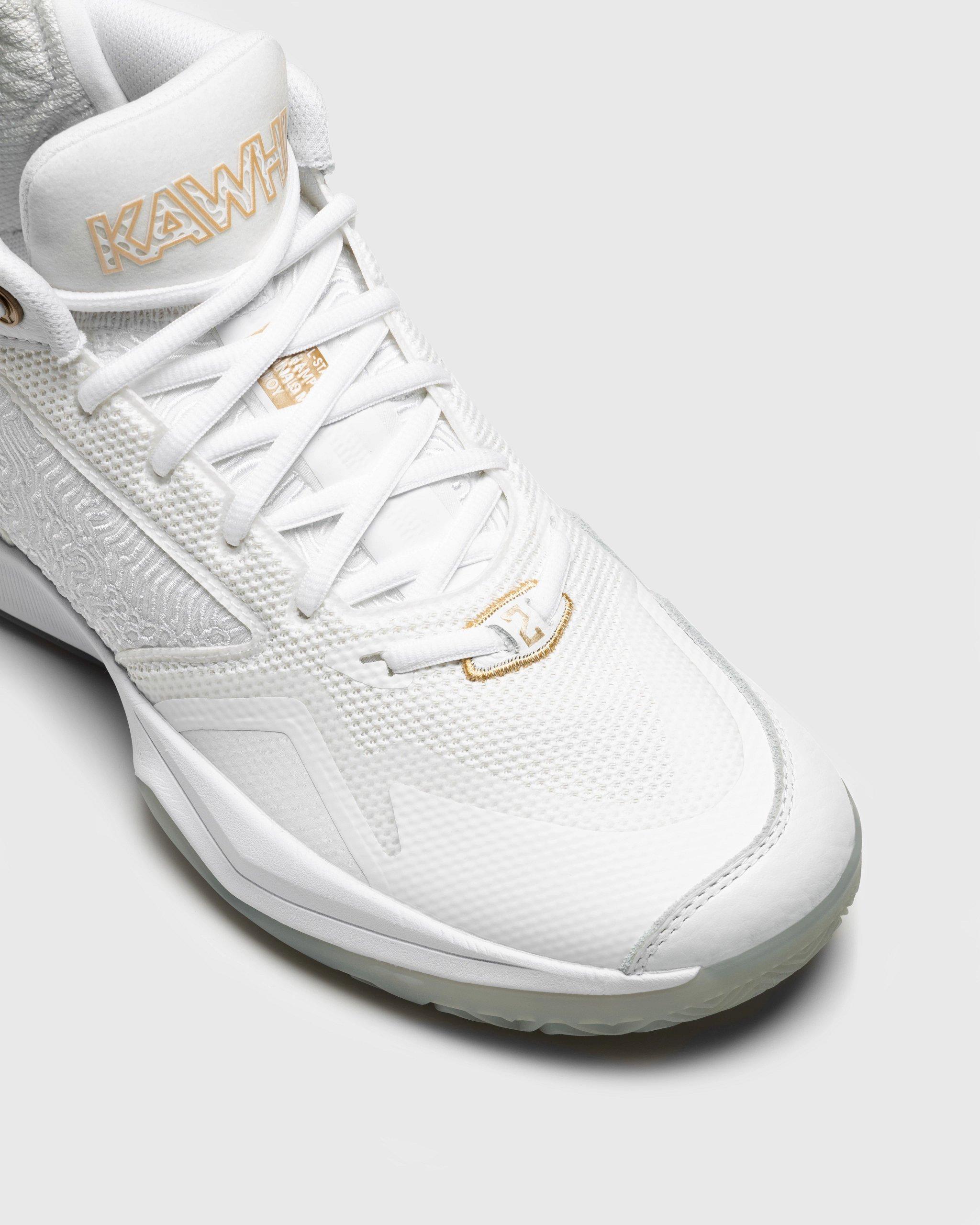 new white basketball shoes