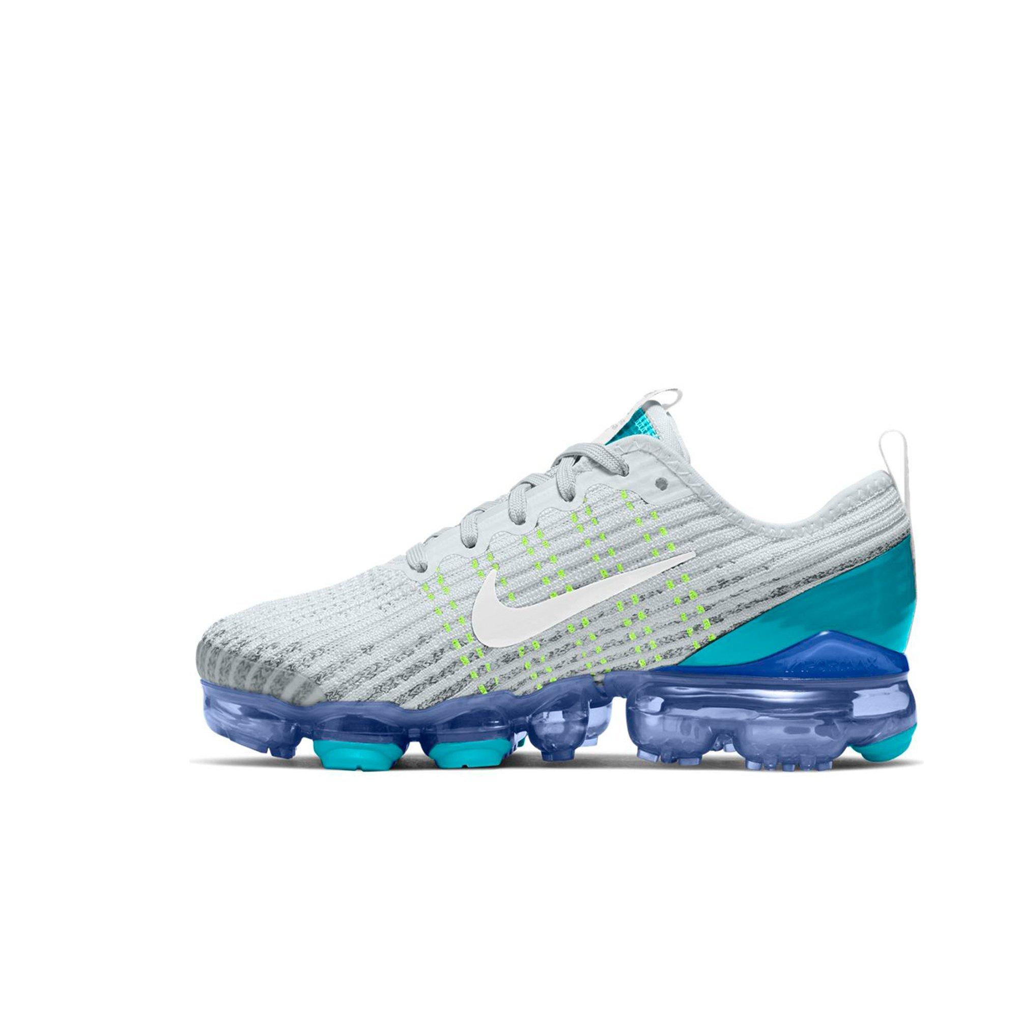 white vapormax grade school