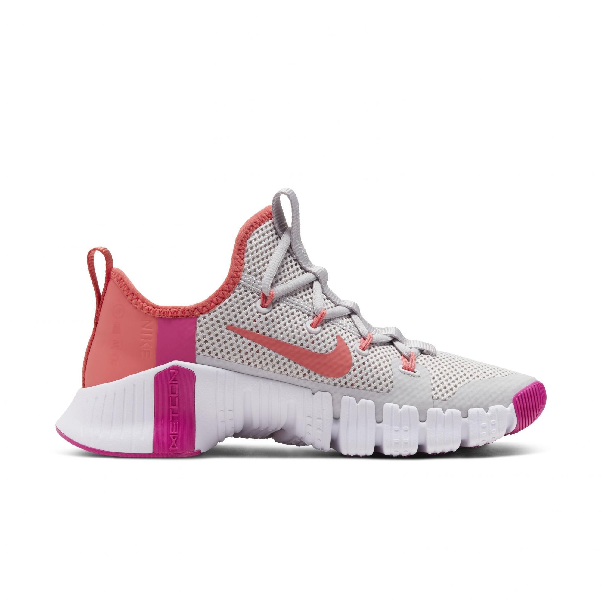 nike metcon pink grey