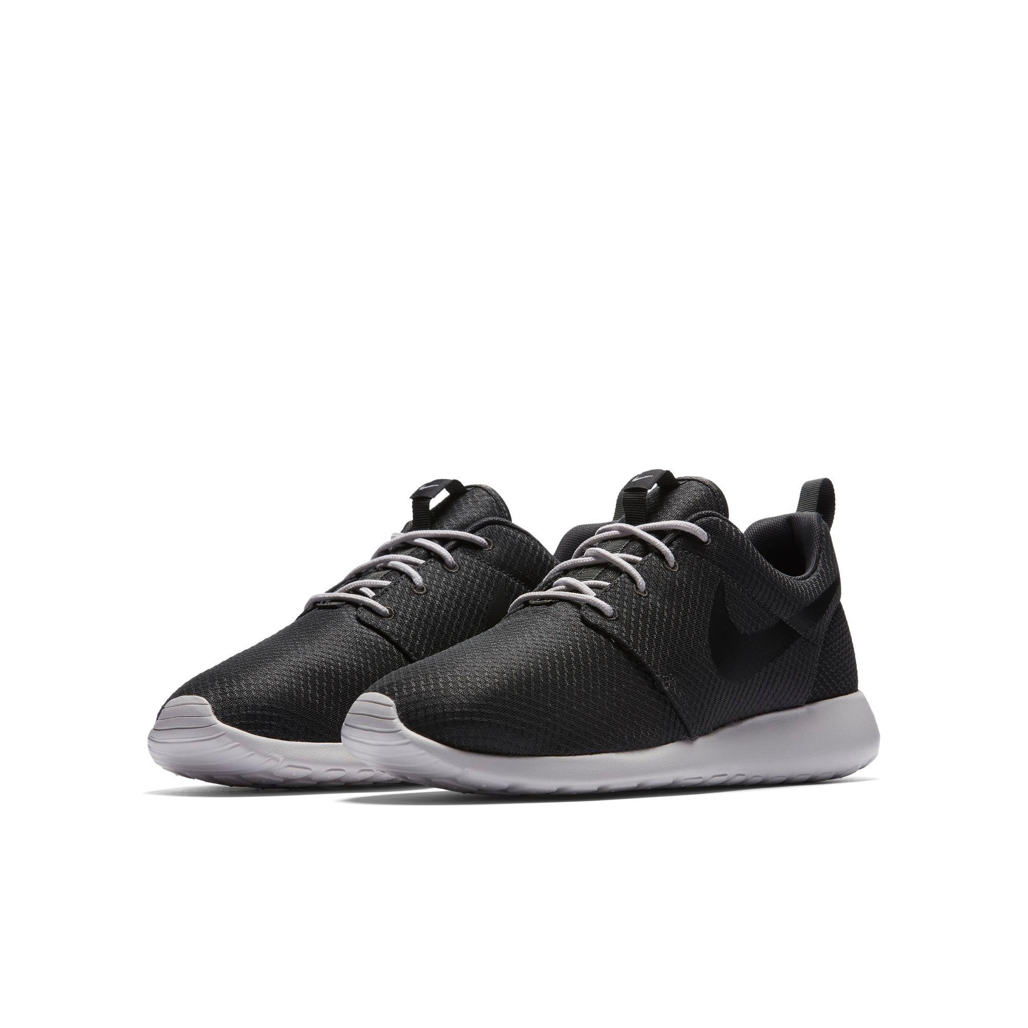 nike roshe one black and white mens