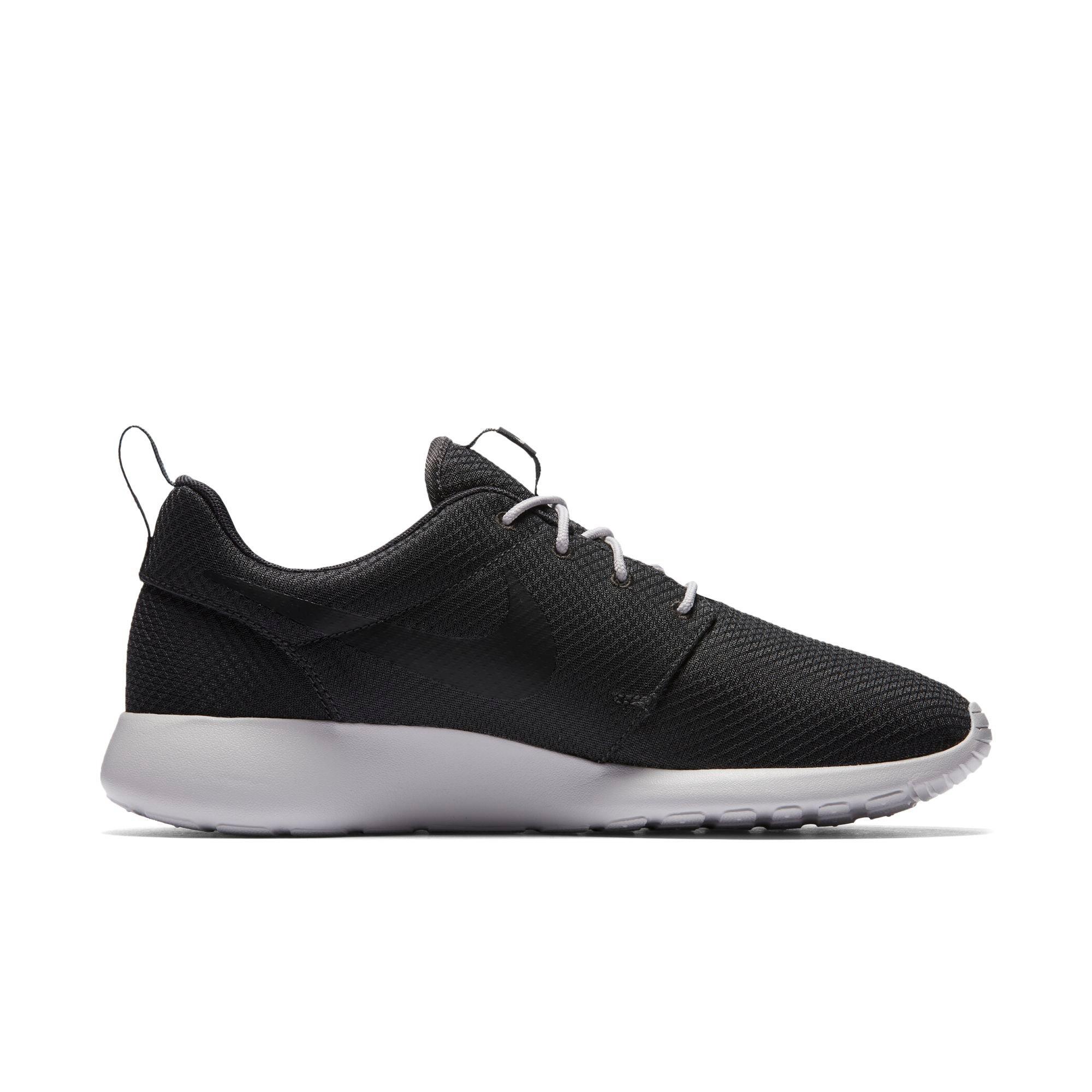 nike roshe mens black and white