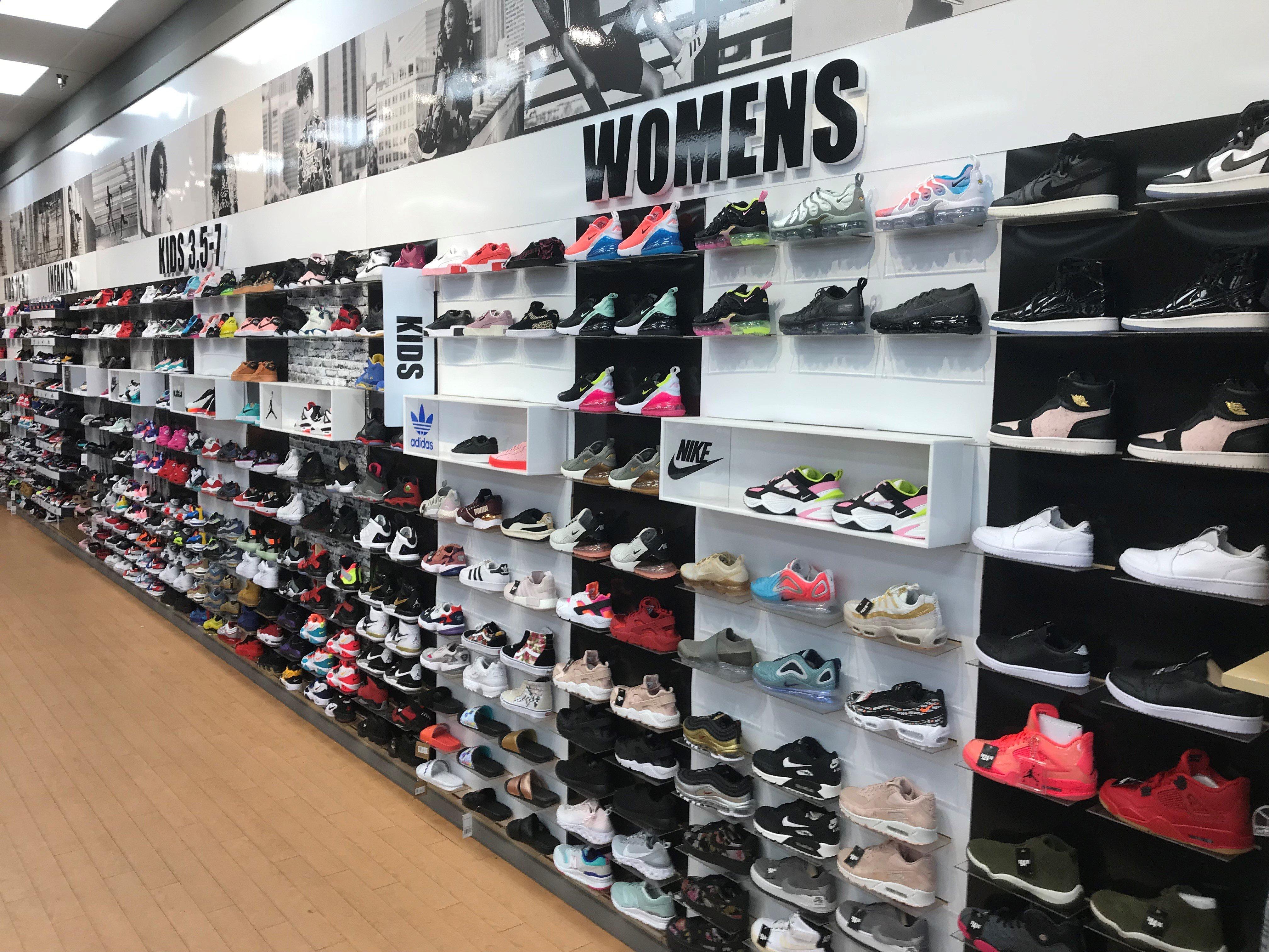 hibbett shoe store