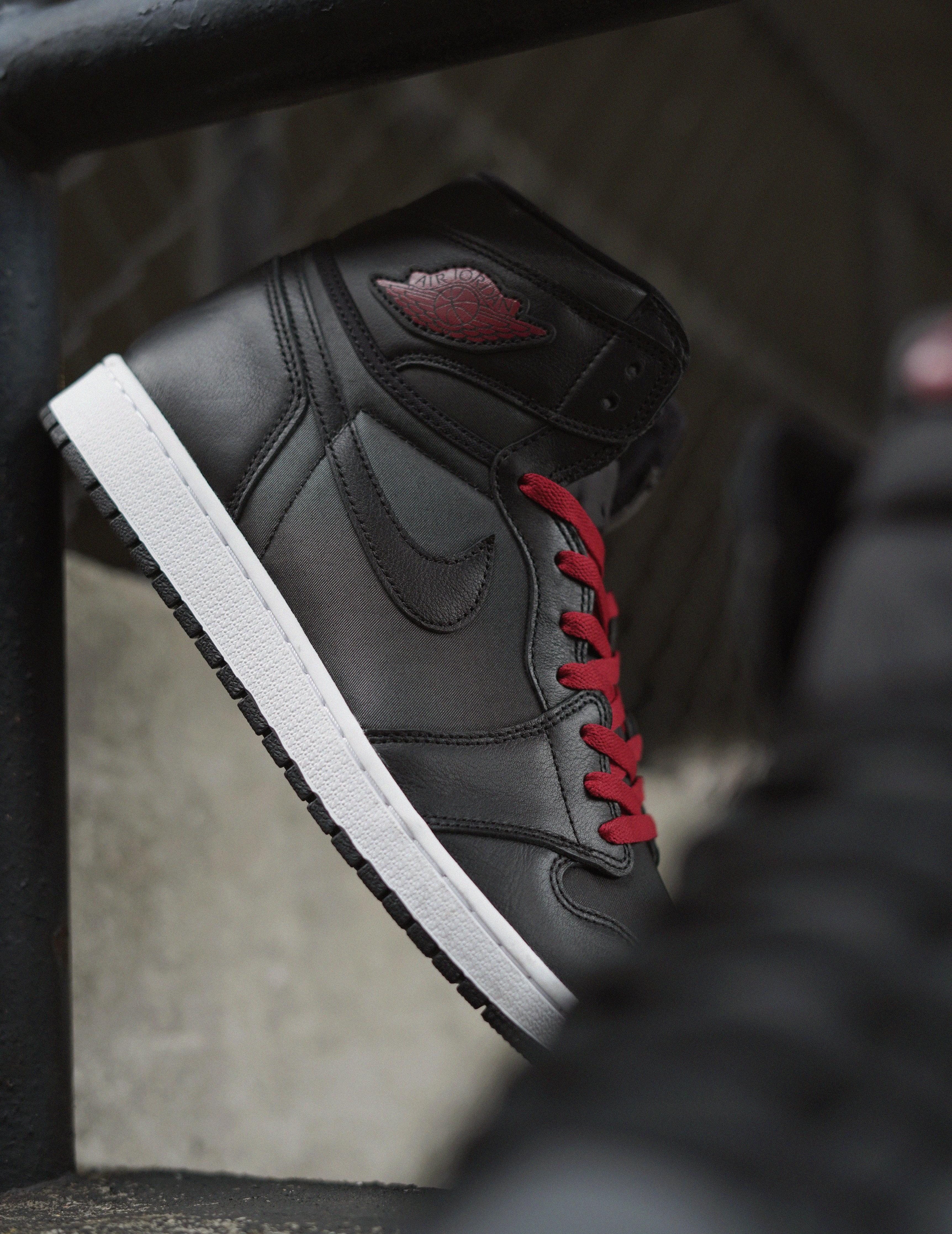 Sneakers Release – Air Jordan Retro 1 High OG “Black Satin” Black/Red