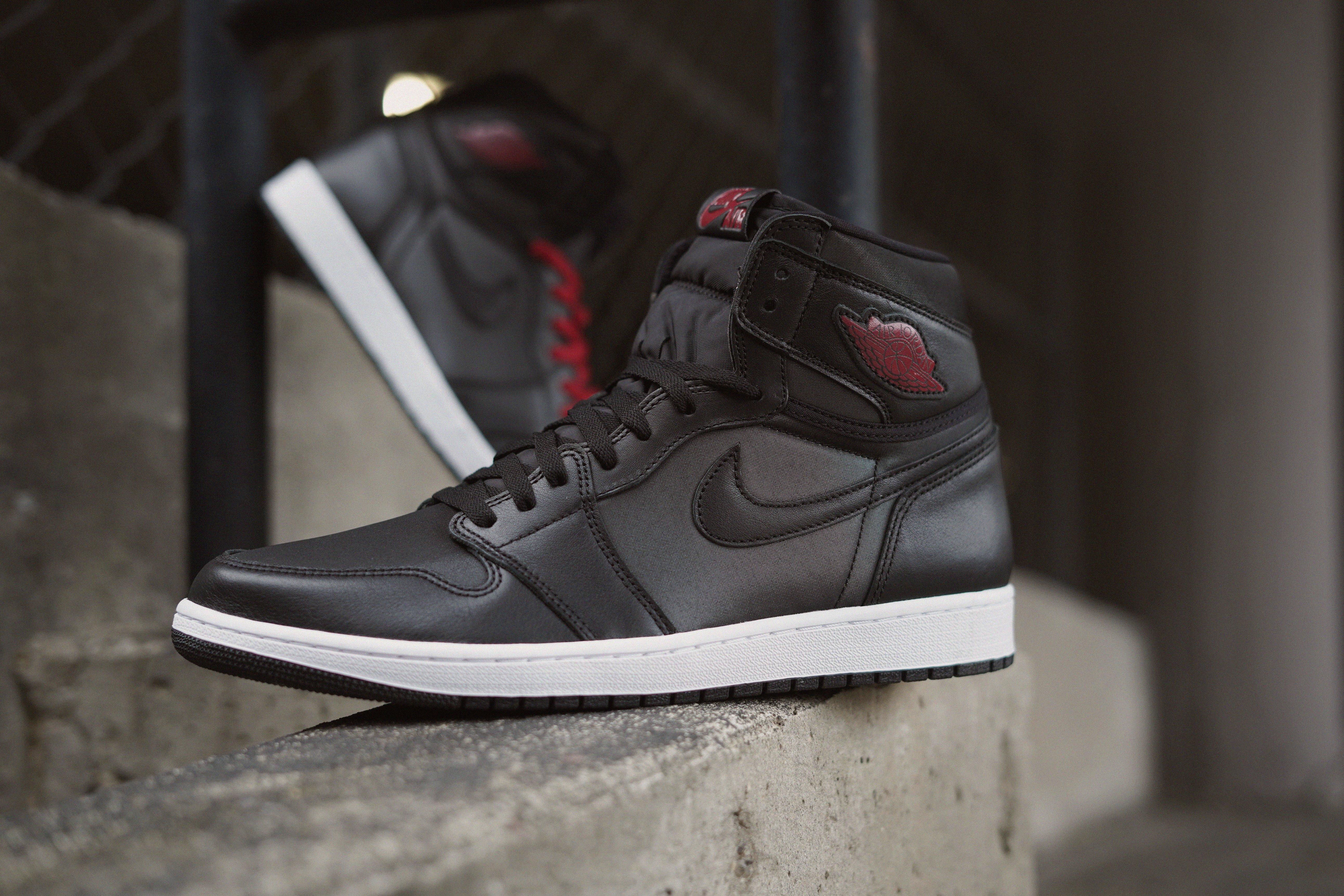 air jordan 1 black satin gym red