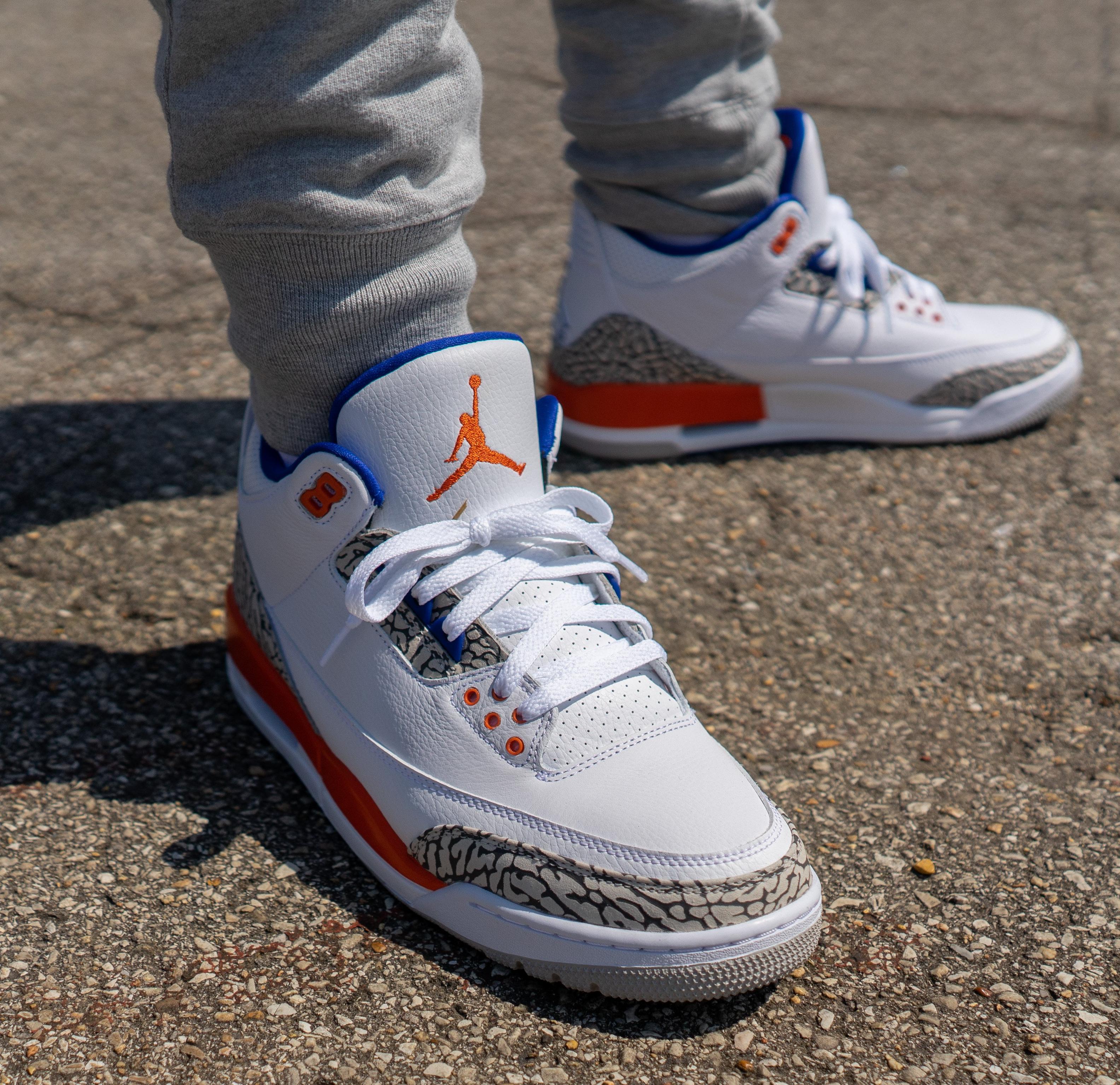 Air jordan 3 store knicks on feet