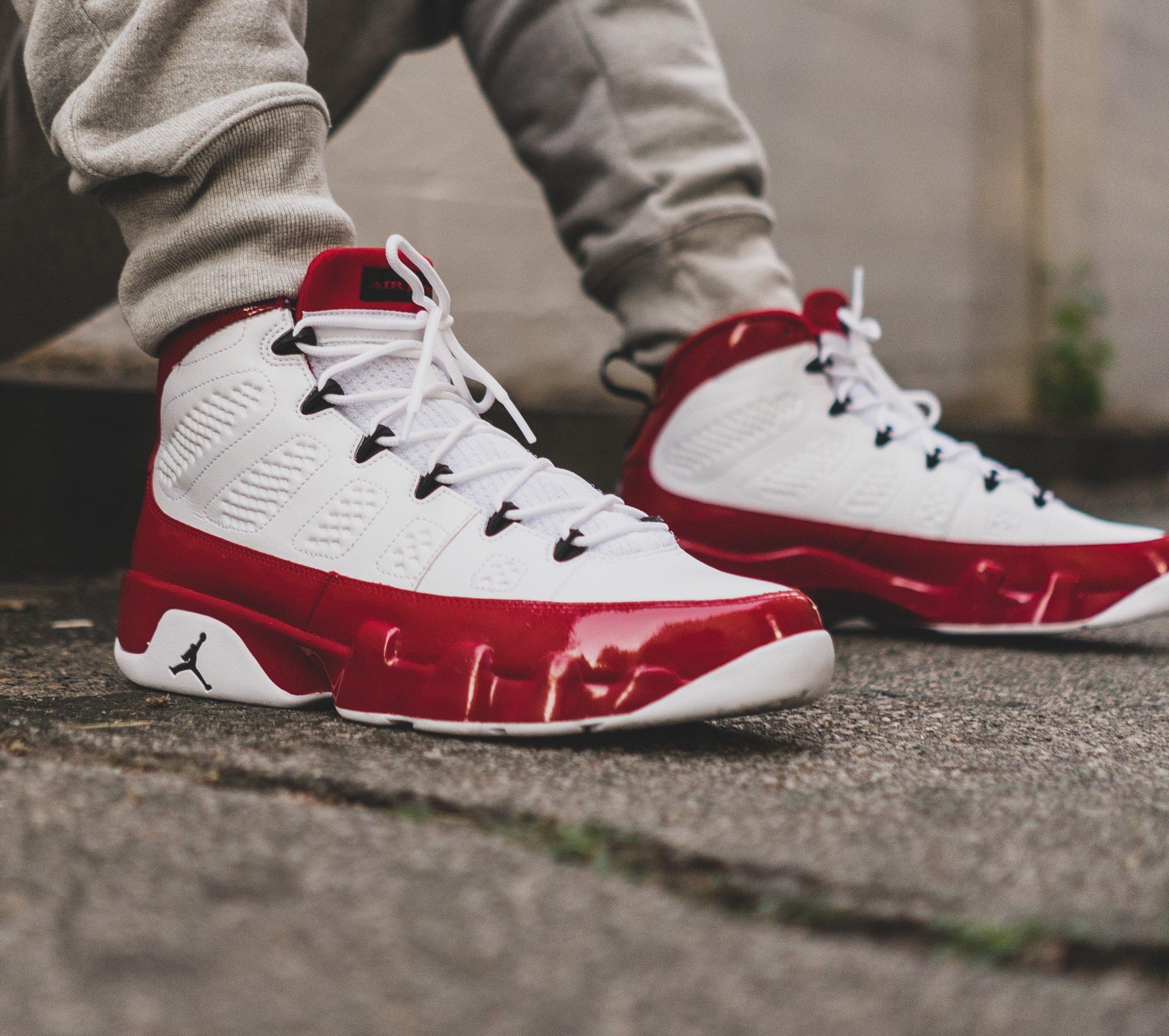 Jordan 9 gym top red on feet