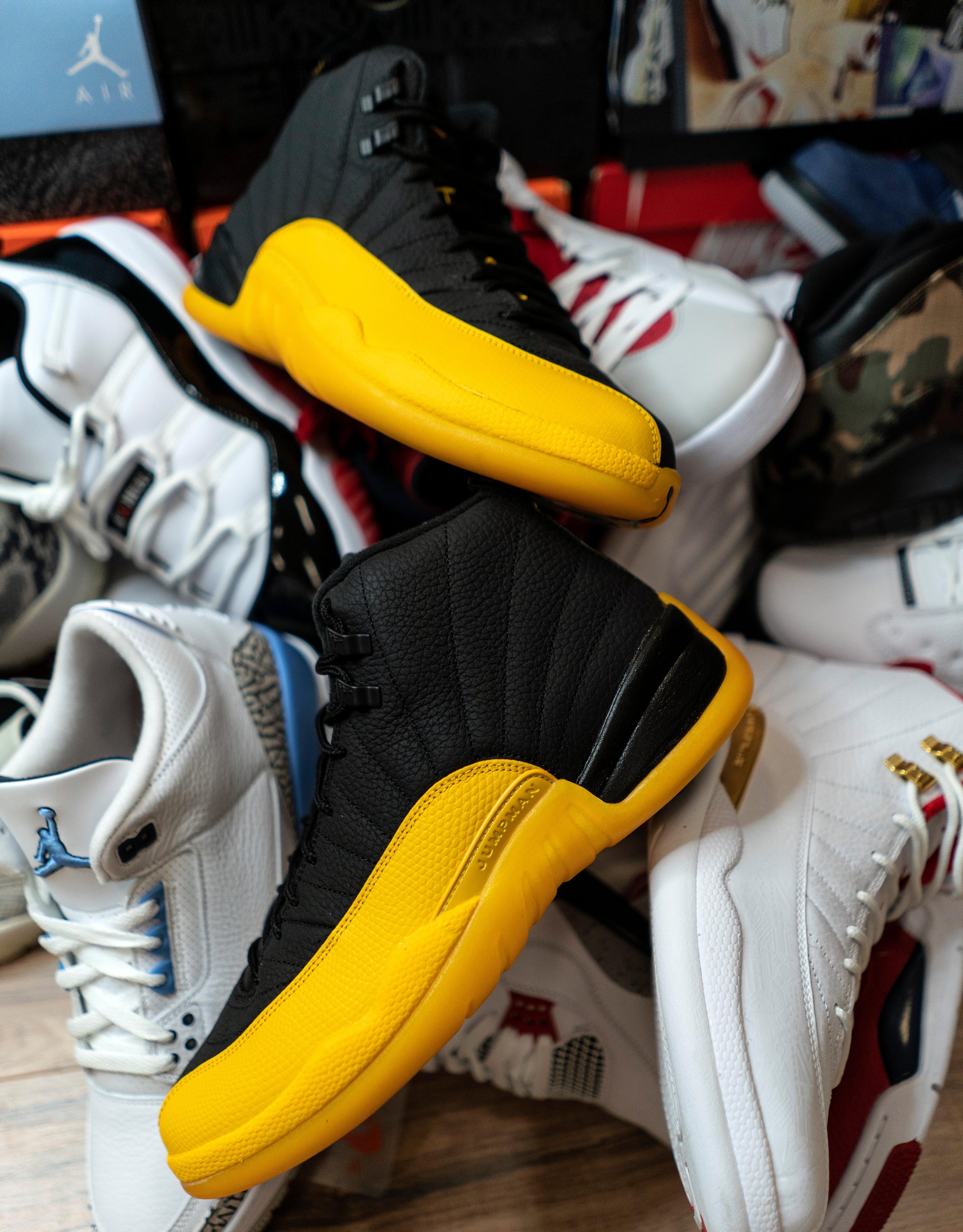 Jordan 12 yellow black online