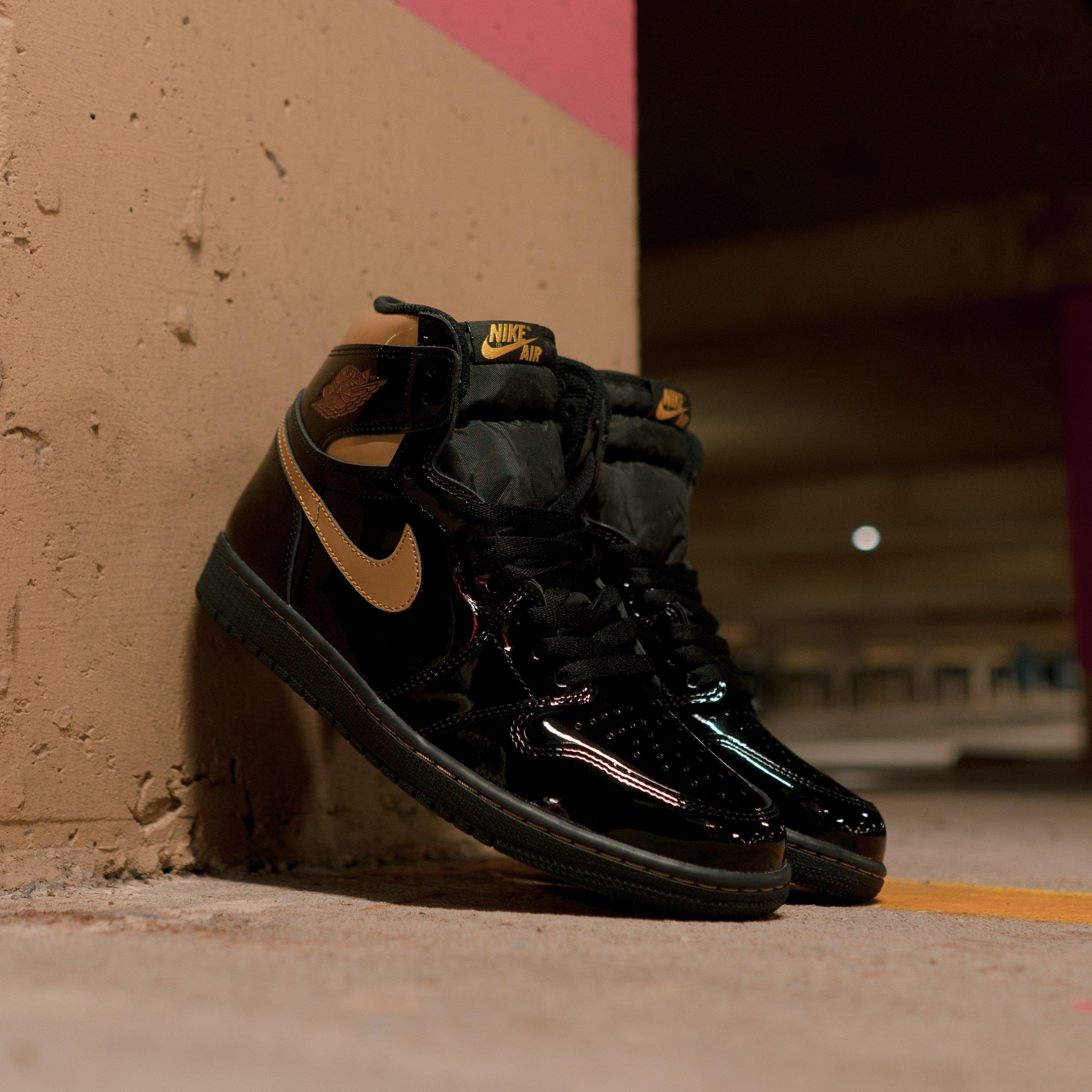 boys black and gold jordans